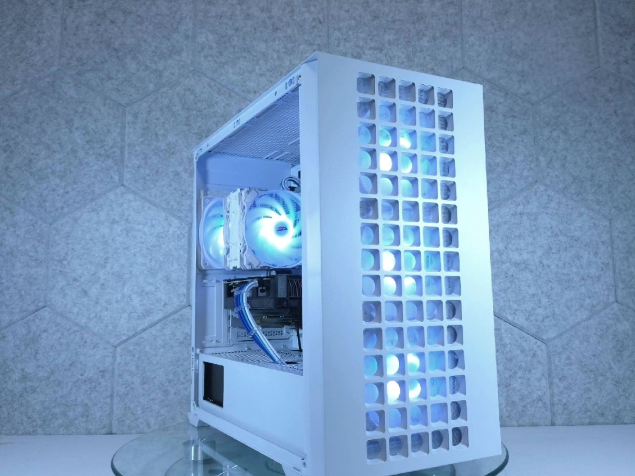 ASUS RTX 4070 💙 Core i7 14700F