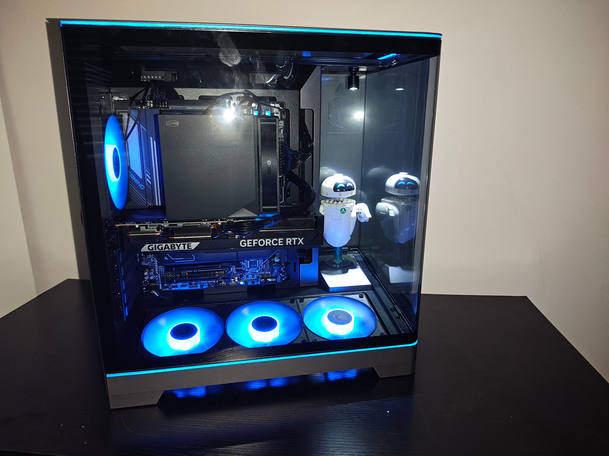 THE STAGE, custom 4k high end RTX 5070 Gaming pc with 32 gb of ddr5 ram!