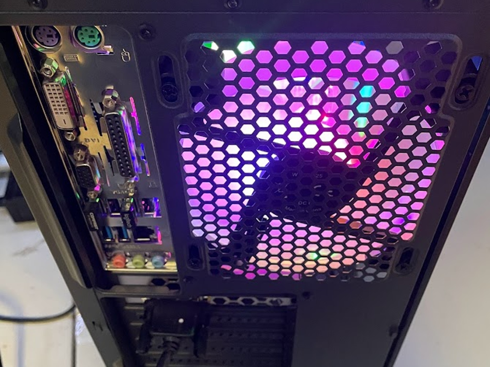 WARZONE Gaming Desktop PC Intel i5 Quad 8 GB SSD RX 470 4GB HDMI WIN 10 PRO