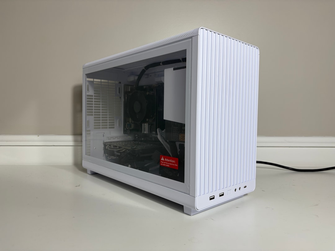Clean SFF PC - Intel Core i7 9700, GTX 1660, 16GB DDR4, 512GB SSD