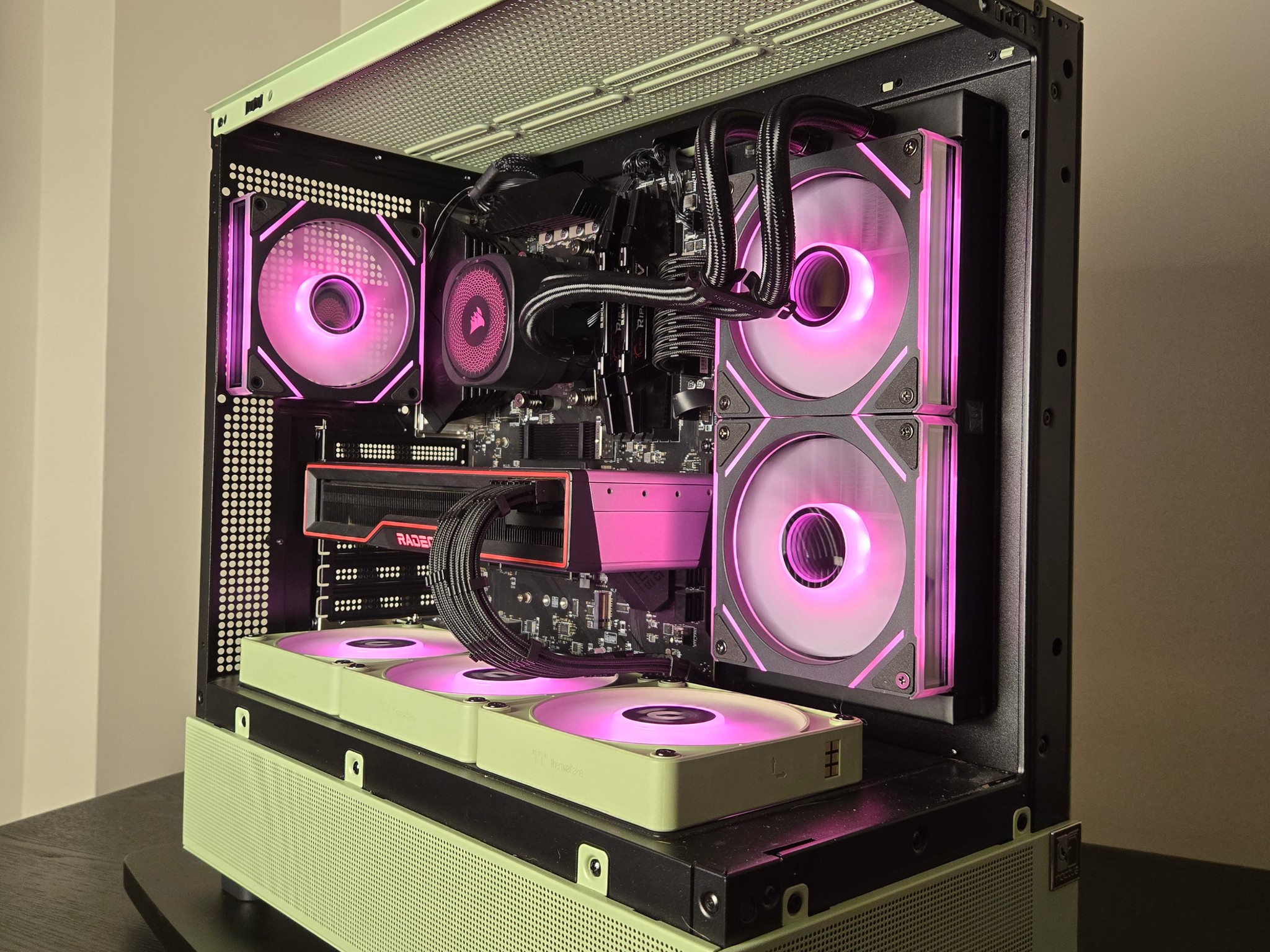 RX 6900 XT | Ryzen 7 5800XT | 32gb DDR4 |1tb Storage