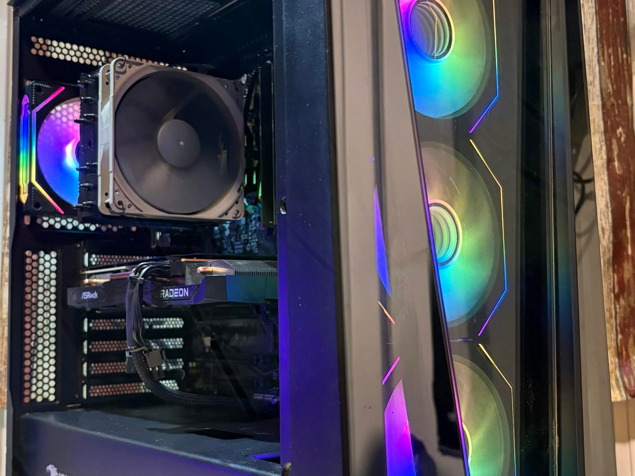 Black Cat Customs Shadowclaw Gaming PC – RX 6600 XT 8GB / i3-10105 / 16GB RAM / 1.25TB Storage