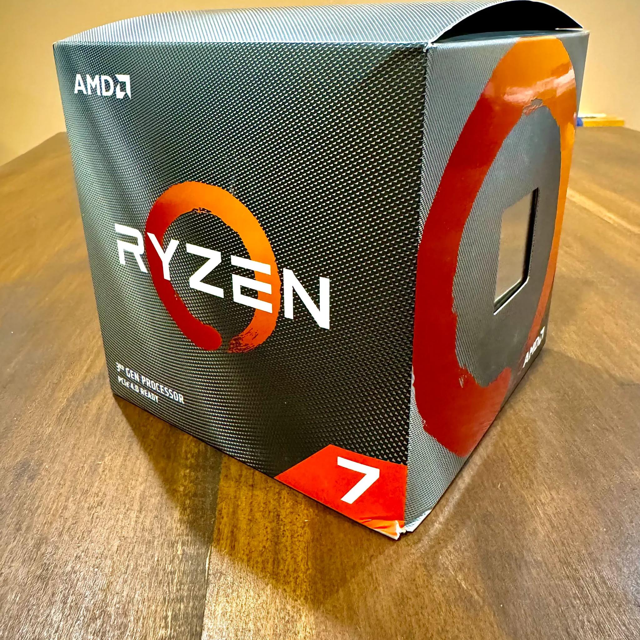 AMD Ryzen 7 3800X + Stock Cooler
