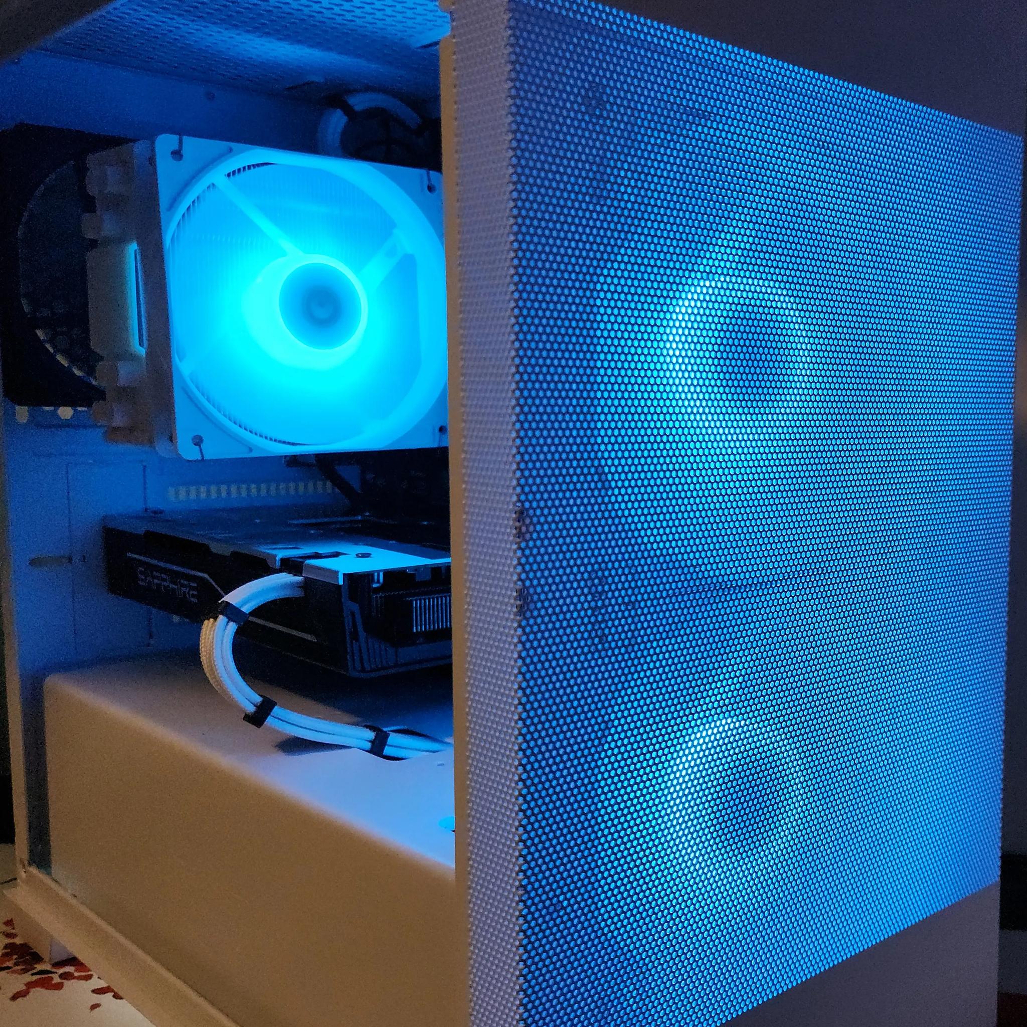 Frosty Mini Mesh PC Ryzen 5 / 16GB DDR4/ 1TB SSD / RX 580 8GB