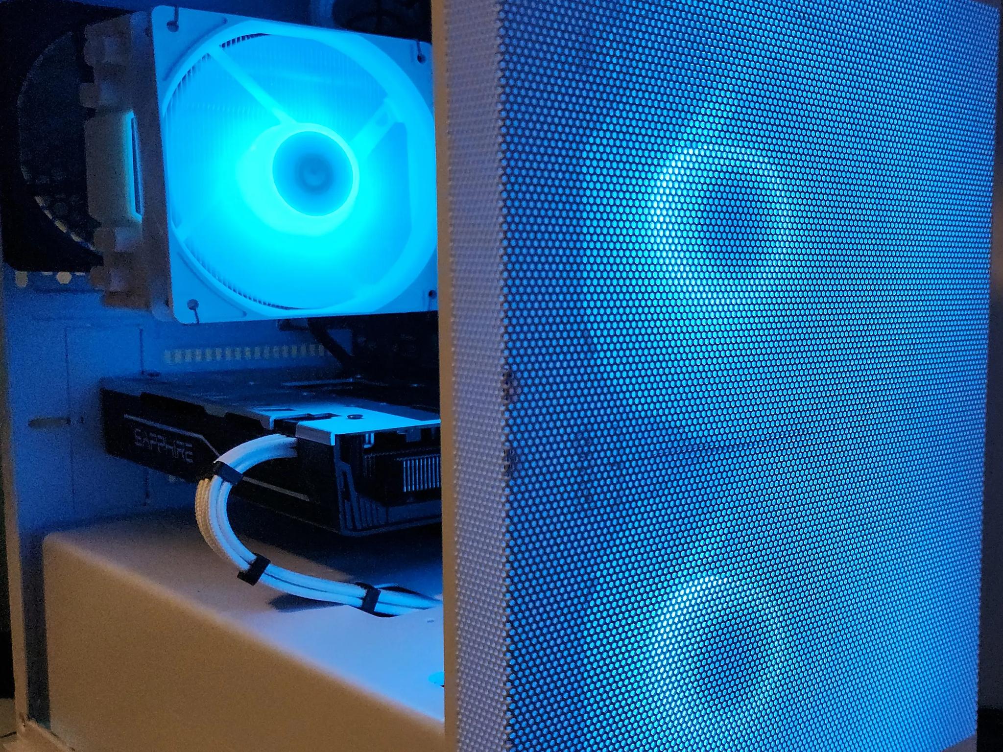 Frosty Mini Mesh PC Ryzen 5 / 16GB DDR4/ 1TB SSD / RX 580 8GB