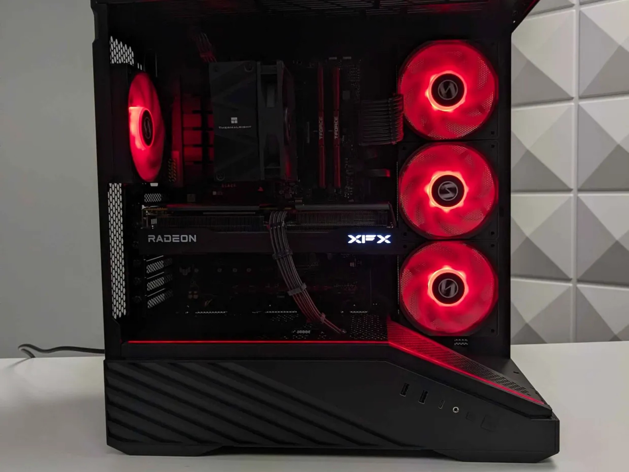 Black RGB Gaming PC - Ryzen 5 9600X - RX 9060 XT 16GB