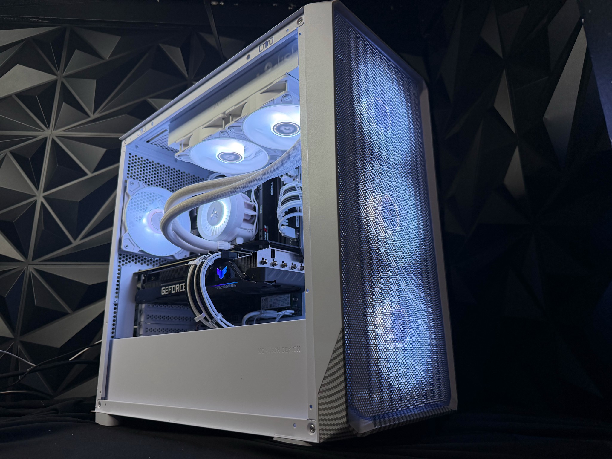 ❄️🖤 ARCTIC CARBON 7570Ti 🖤❄️ Ryzen 5 7500X3D| RTX 3070Ti| 32 GB DDR5| 1.25 TB NVMe| 750W PSU