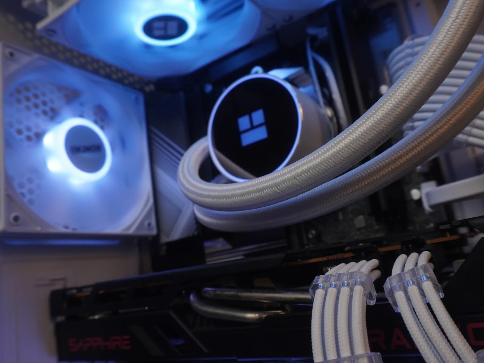 🤍 ARCTIC BEAST 🤍 1440p/1080p GAMING MACHINE 🧡 RX 6700XT 12GB 🧡 Ryzen 5 8400f | 32GB | 1TB