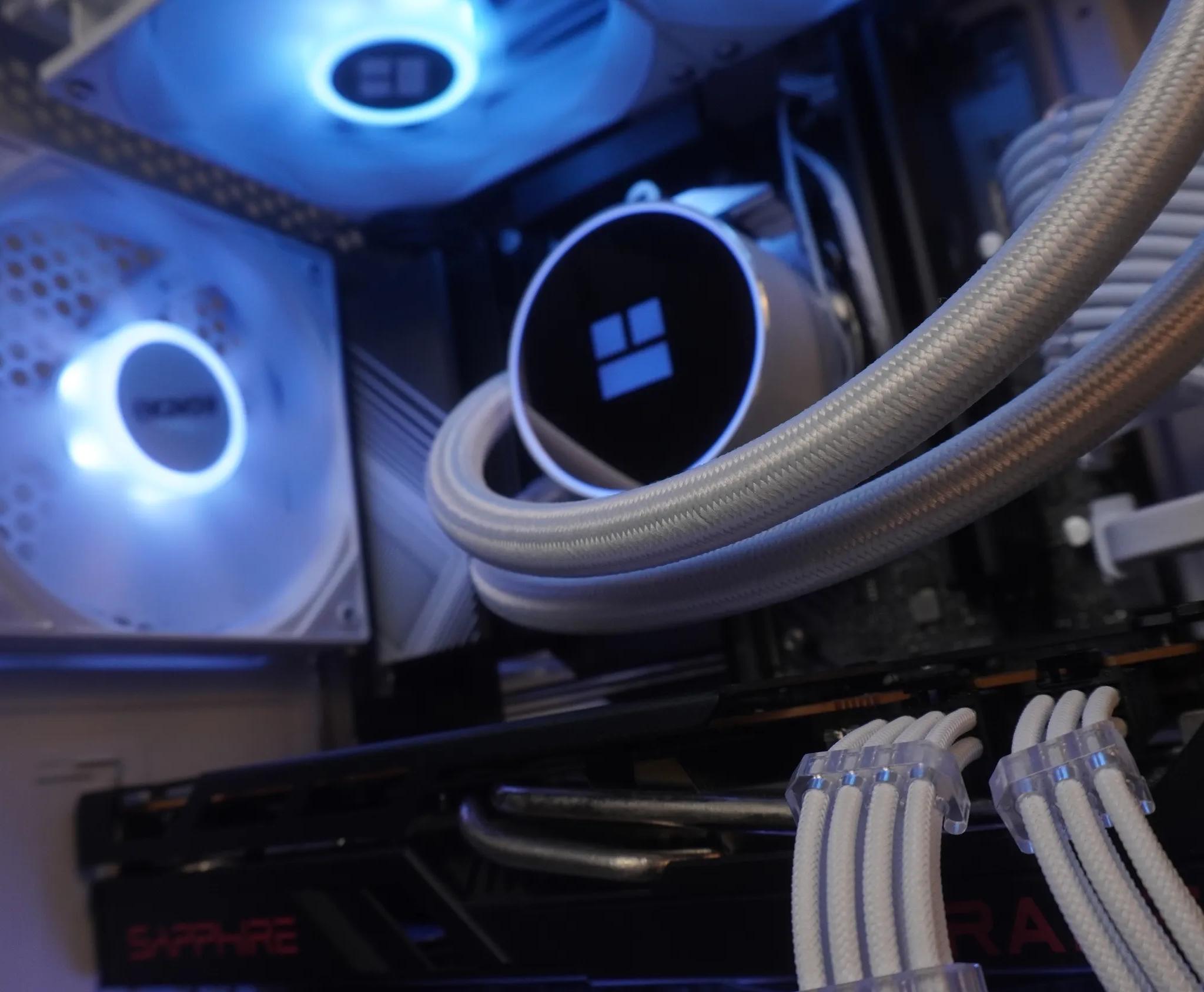 🤍 ARCTIC BEAST 🤍 1440p/1080p GAMING MACHINE 🧡 RX 6700XT 12GB 🧡 Ryzen 5 8400f | 32GB | 1TB