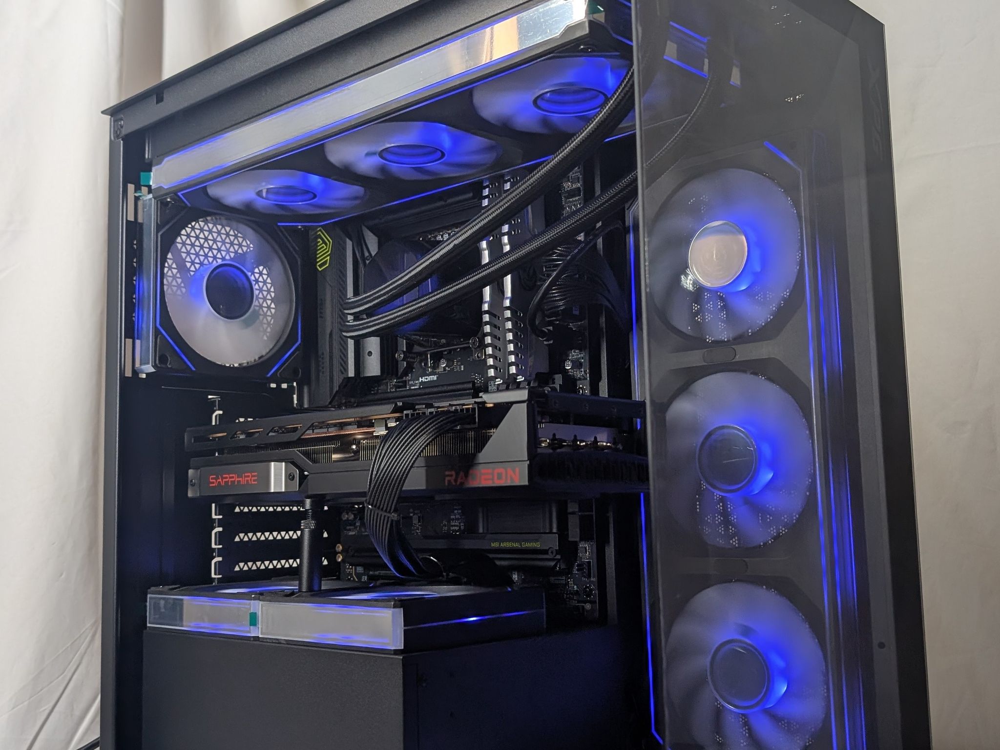 7900XTX | CORE ULTRA 5 245KF | 32GB DDR5 | 2TB NVME | 1000W