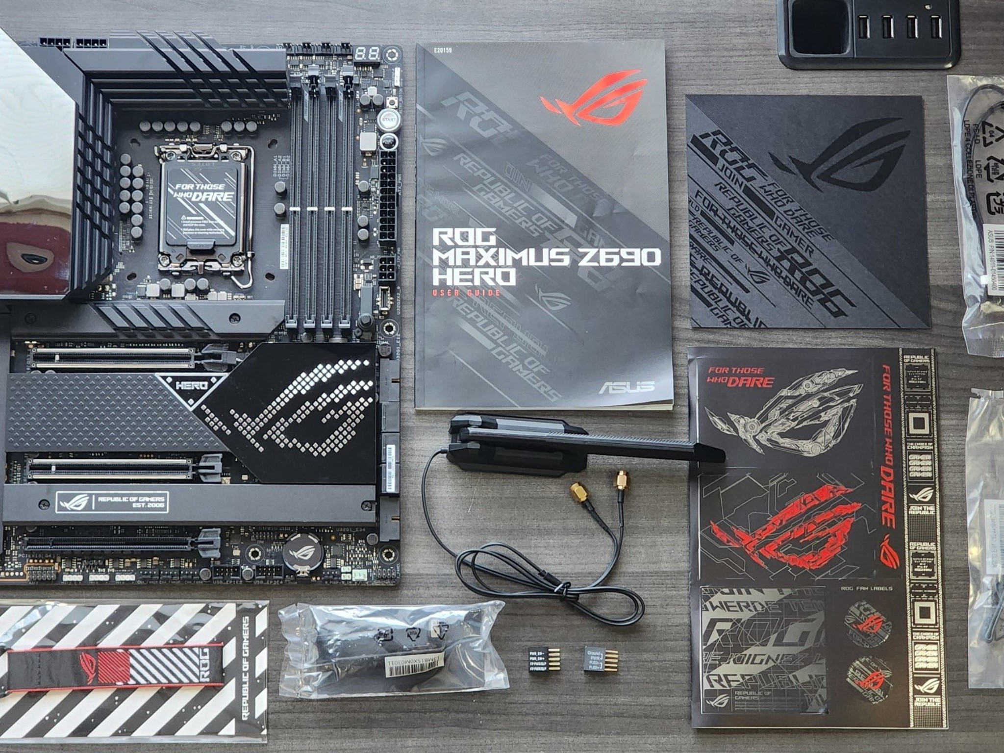 i9-13900k + ASUS Hero Z690 ATX Mobo + 32GB 7200mhz DDR5 Combo