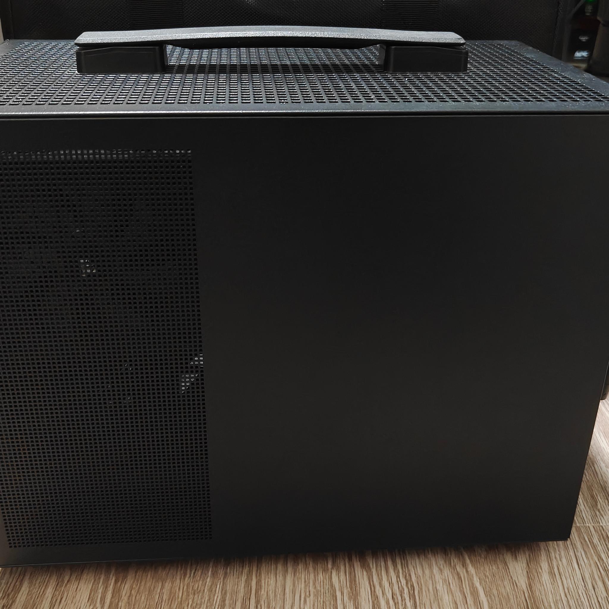 RX 9070 XT Itx Gaming PC - Ryzen 7 7800X3D, 32GB RAM, two 2TB NVMe SSD