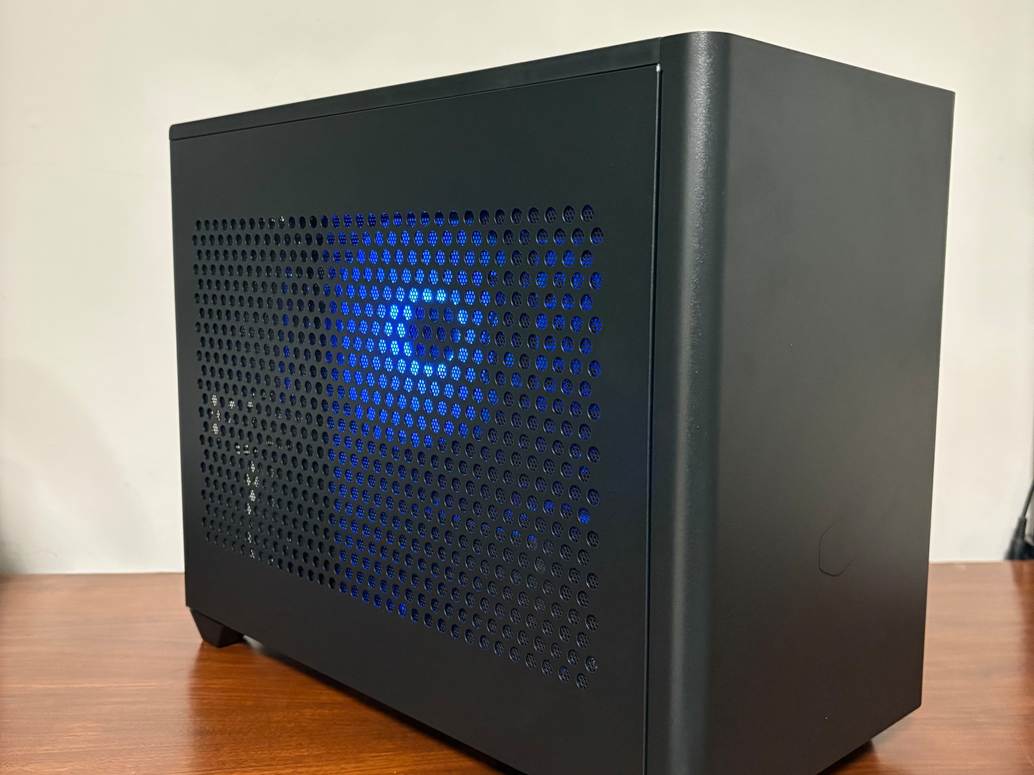 RTX 4070 FE | Ryzen 7 5800XT | 32GB DDR4 | 1 TB SSD | 750W PSU | 3x 120mm Fan | mATX Case