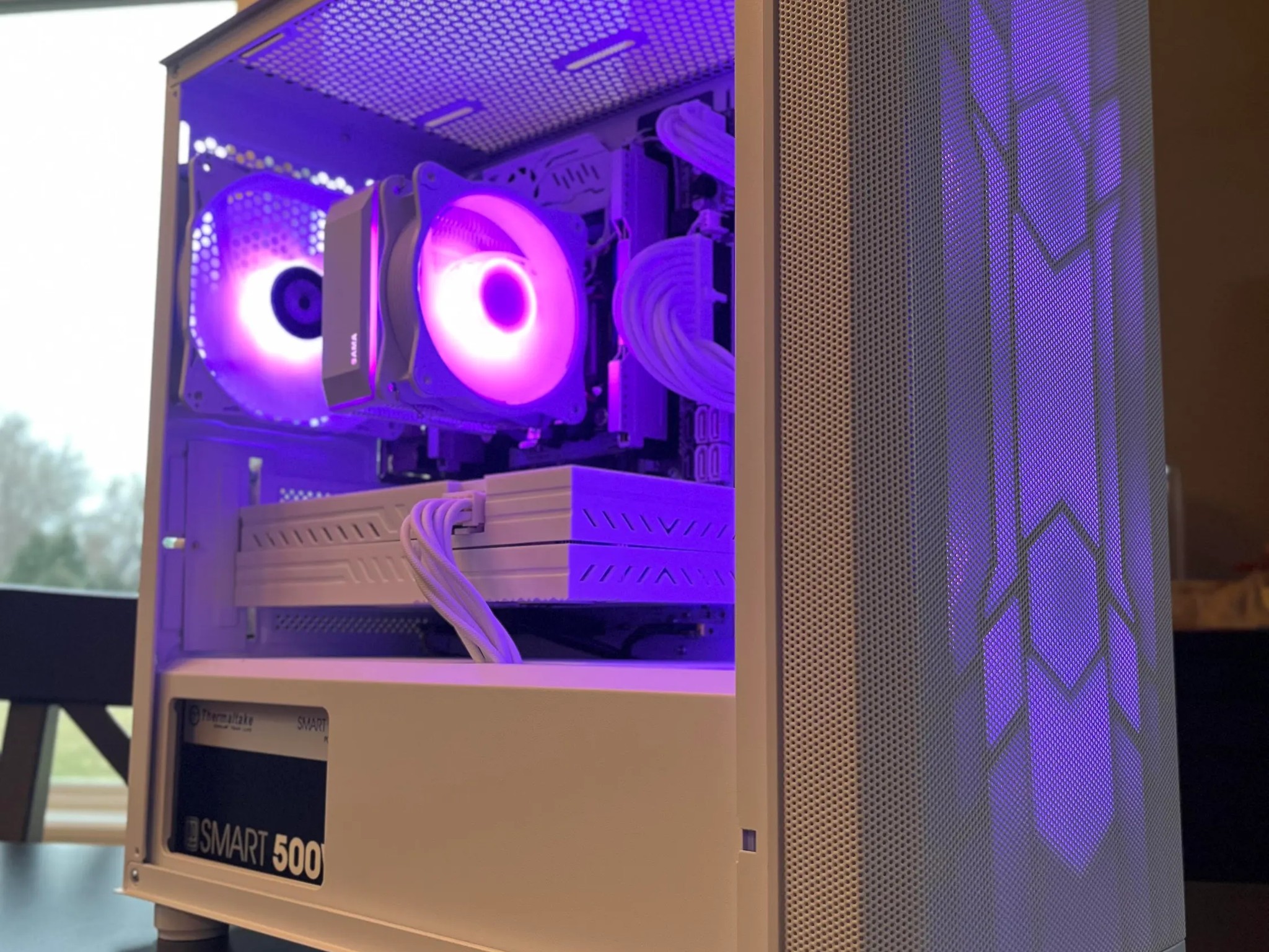 ALL WHITE GAMING PC | RX 580 | XEON 2640 V3 | 16GB DDR4 | 500GB NVME