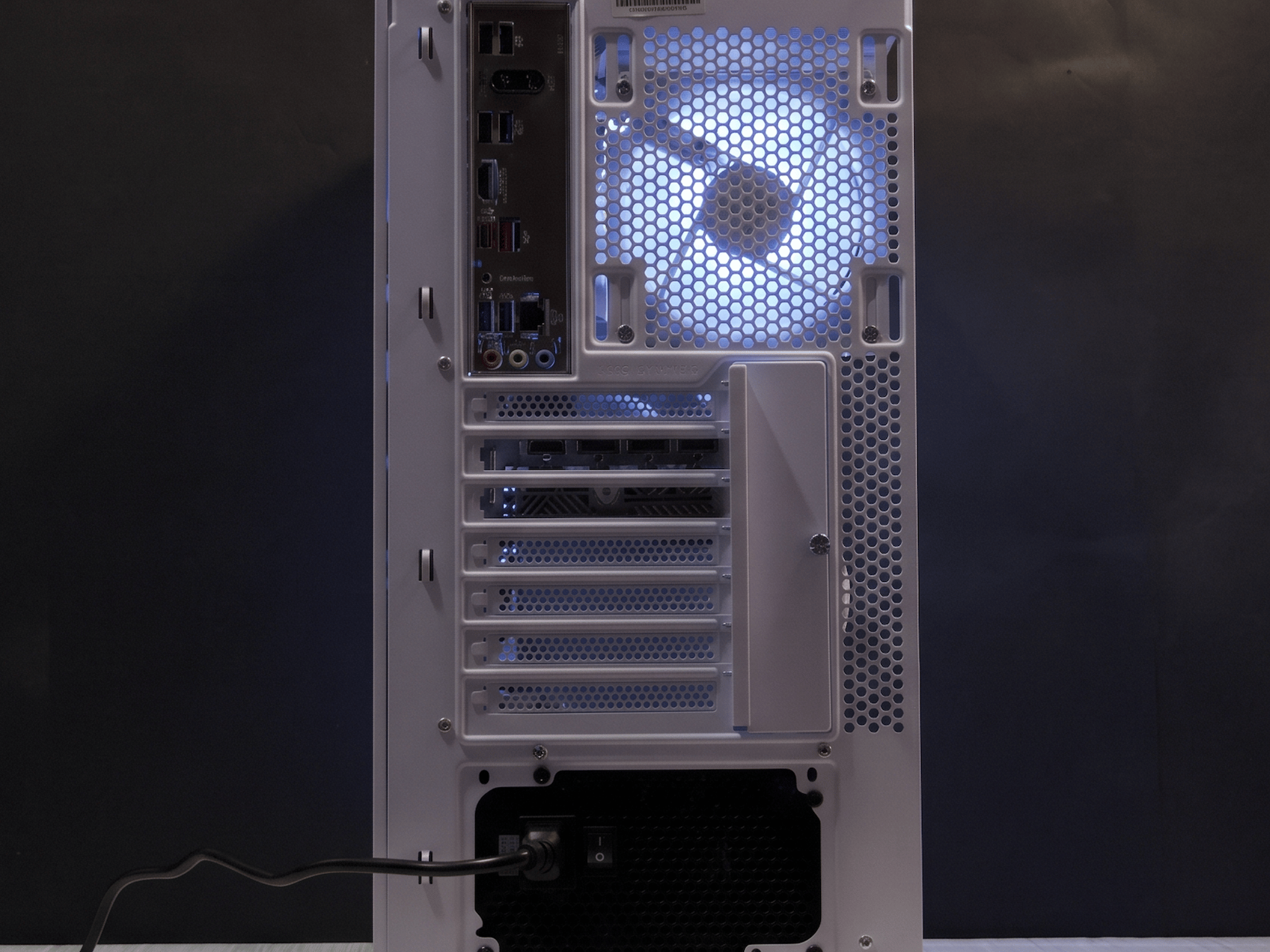 RTX 5070, Ryzen 7, 32GB DDR4, 1TB NVMe SSD, WiFi - Liquid Cooled Gaming PC