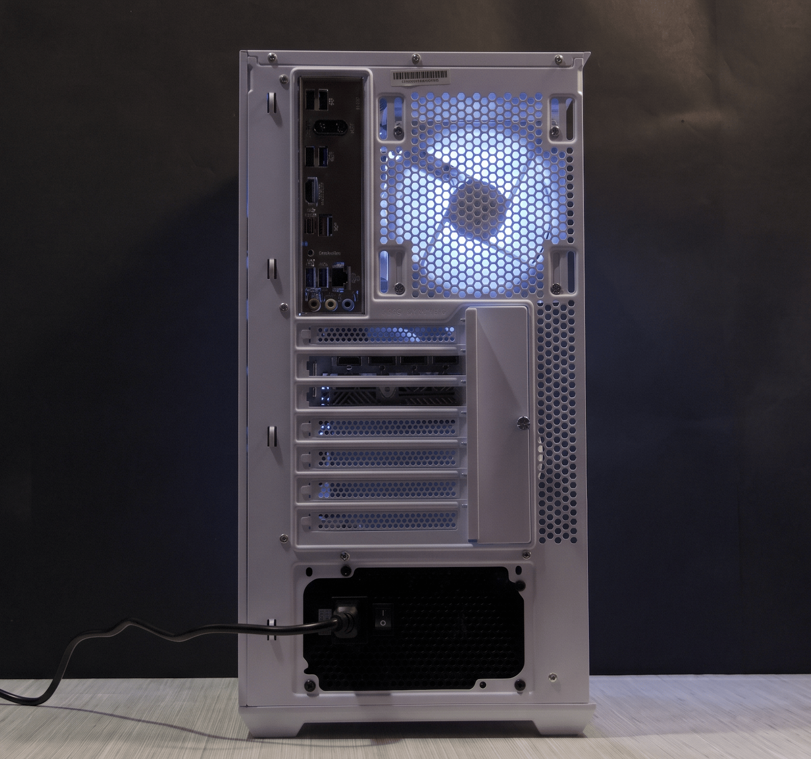 RTX 5070, Ryzen 7, 32GB DDR4, 1TB NVMe SSD, WiFi - Liquid Cooled Gaming PC