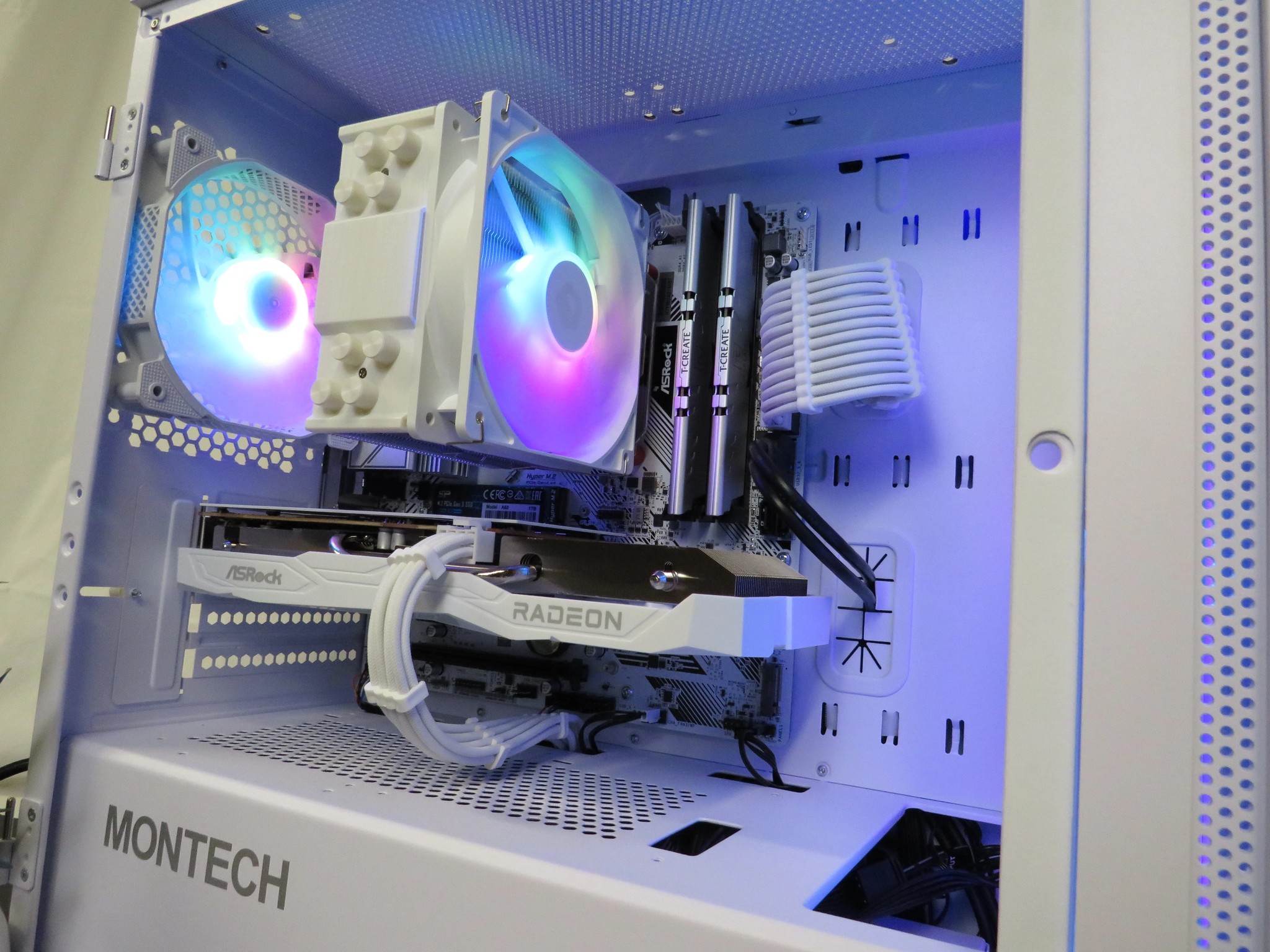 WHITE OUT: All New Parts! Ryzen 5 5600 + AMD RX 6600 + 16 GB RAM + 1 TB NVME SSD