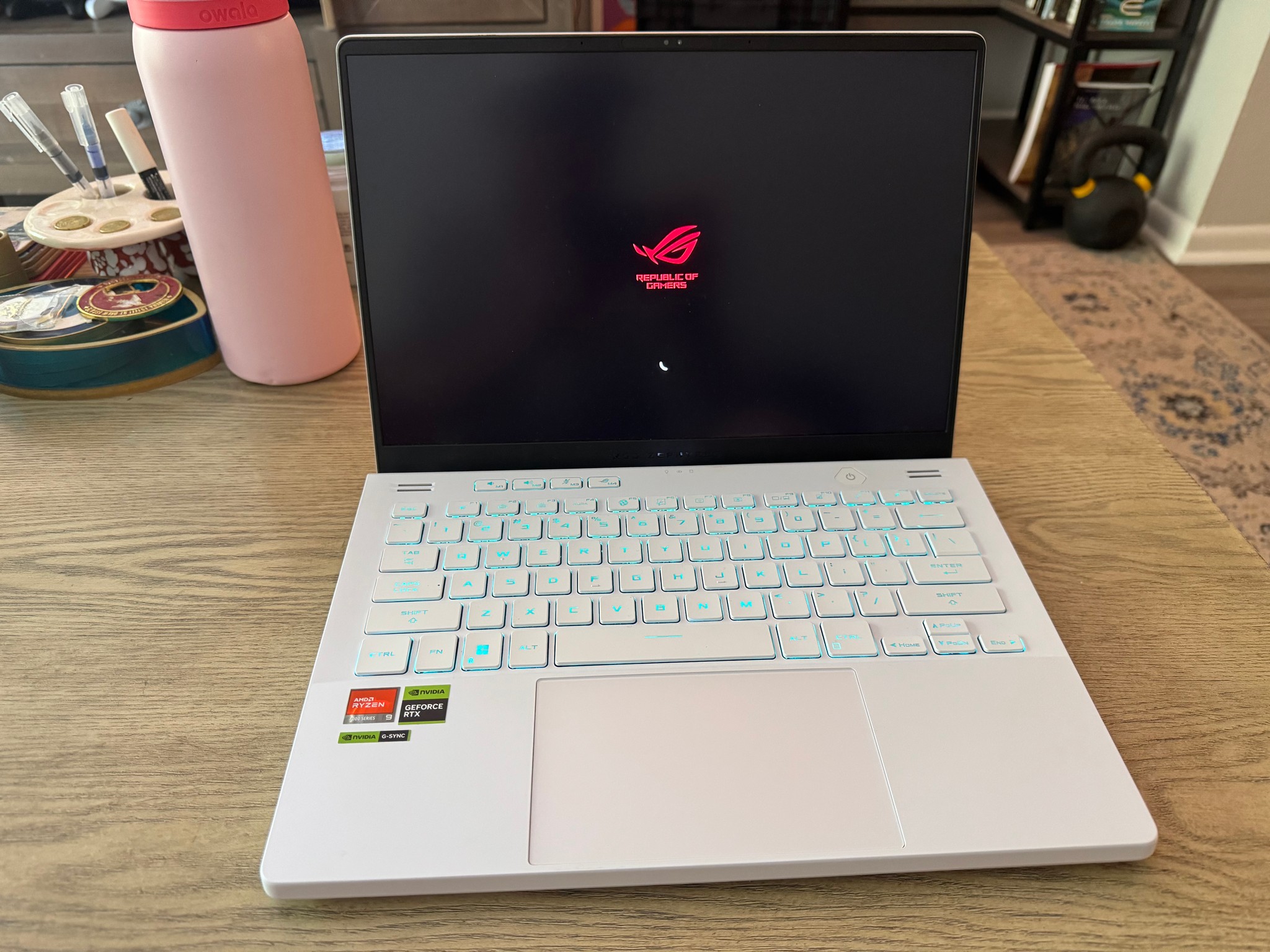 ASUS - ROG Zephyrus G14 14” Gaming Laptop AMD Ryzen 9, GeForce RTX 4060, 512GB SSD, 16GB RAM - White