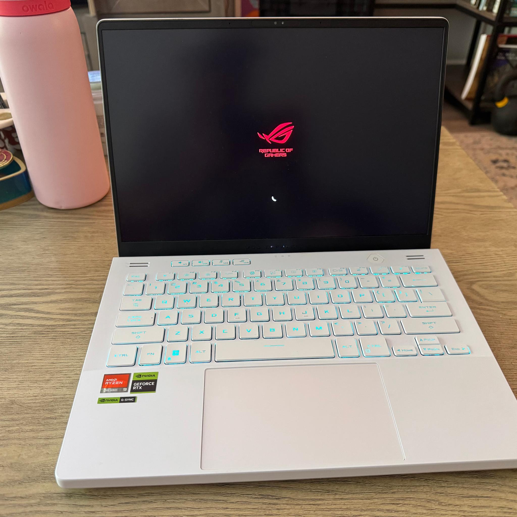 ASUS - ROG Zephyrus G14 14” Gaming Laptop AMD Ryzen 9, GeForce RTX 4060, 512GB SSD, 16GB RAM - White