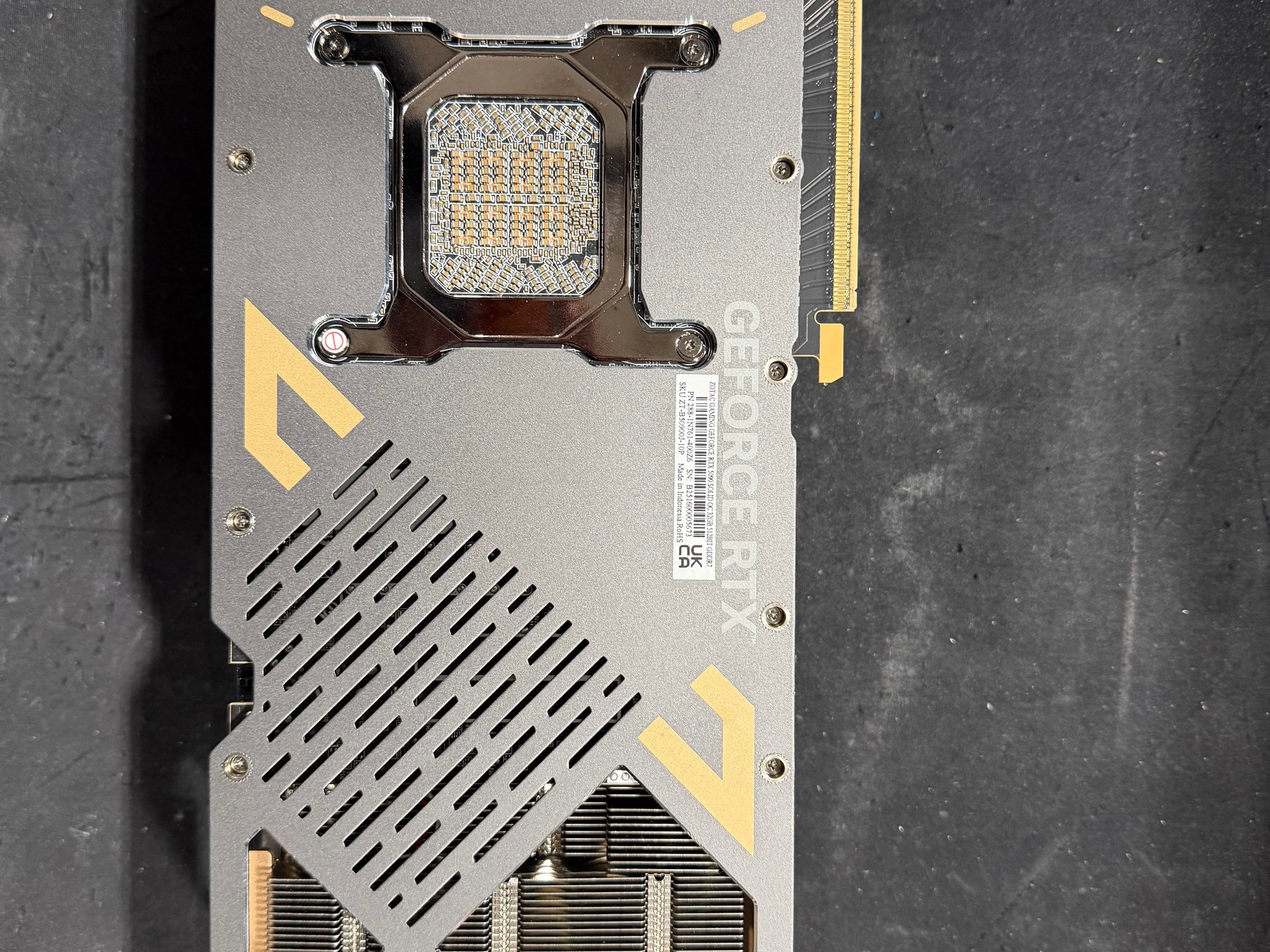 ZOTAC GAMING GeForce RTX 5090 SOLID OC(pcb damage, card works)