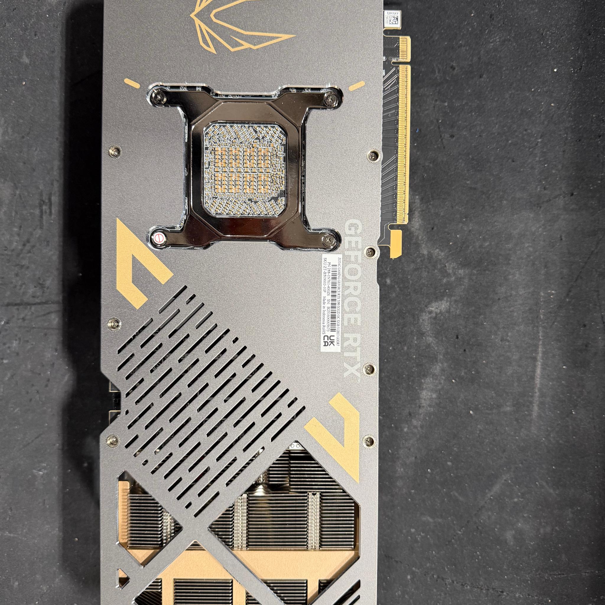 ZOTAC GAMING GeForce RTX 5090 SOLID OC(pcb damage, card works)