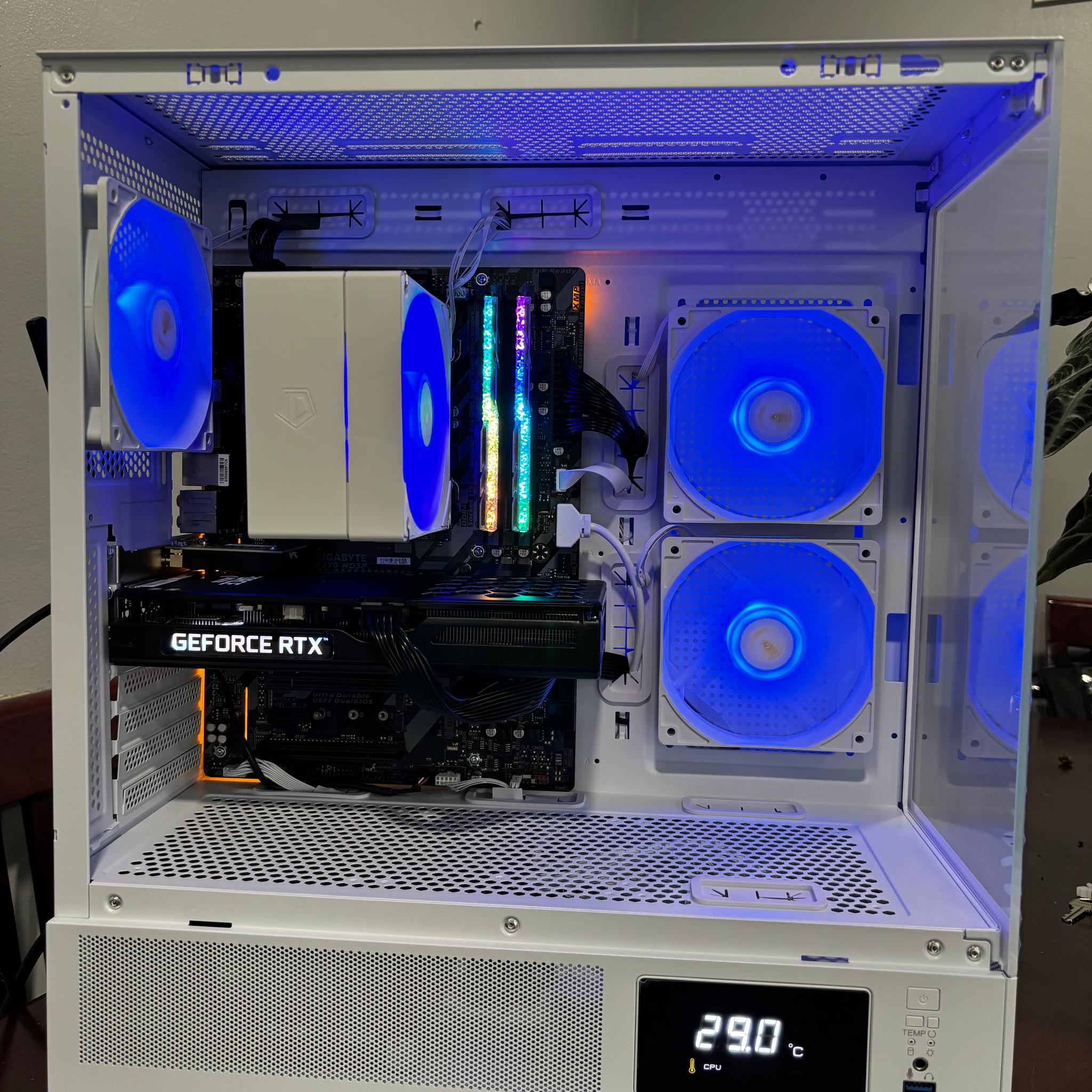 I7 8700 - RTX 3050 8gb - ddr4 16gb 3200mhz - 512gb ssd