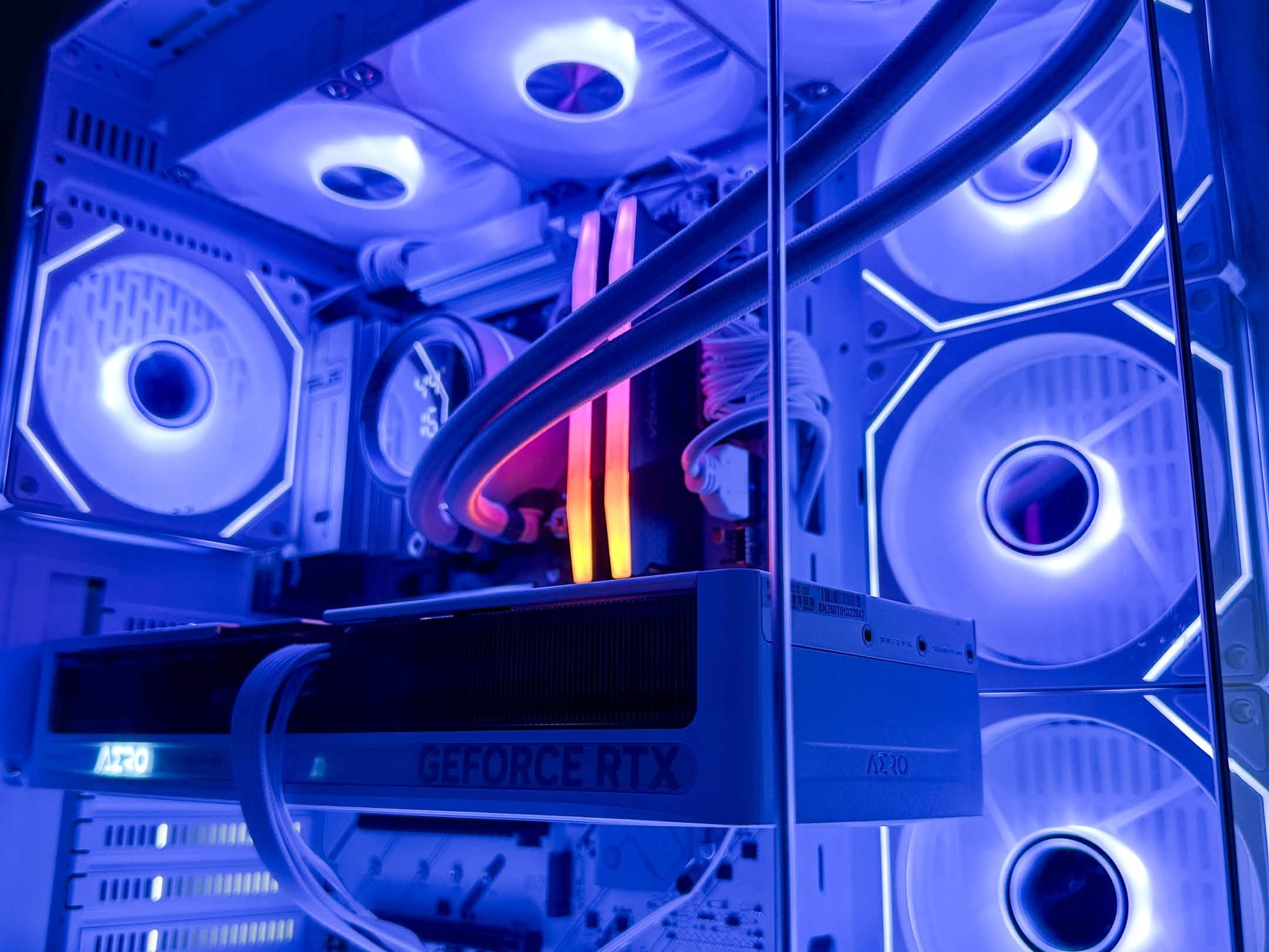 Aesthetic New Whiteout Gaming Pc 7800X3D | RTX 5070 | 32 GB DDR5