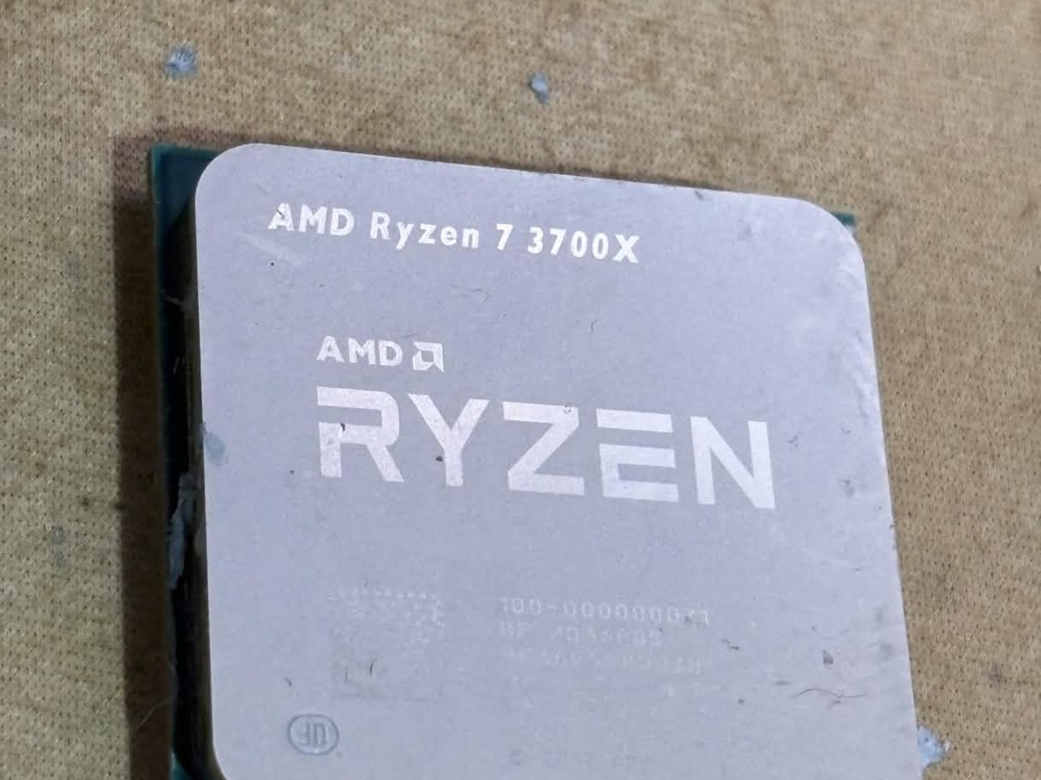 AMD Ryzen 7 3700X