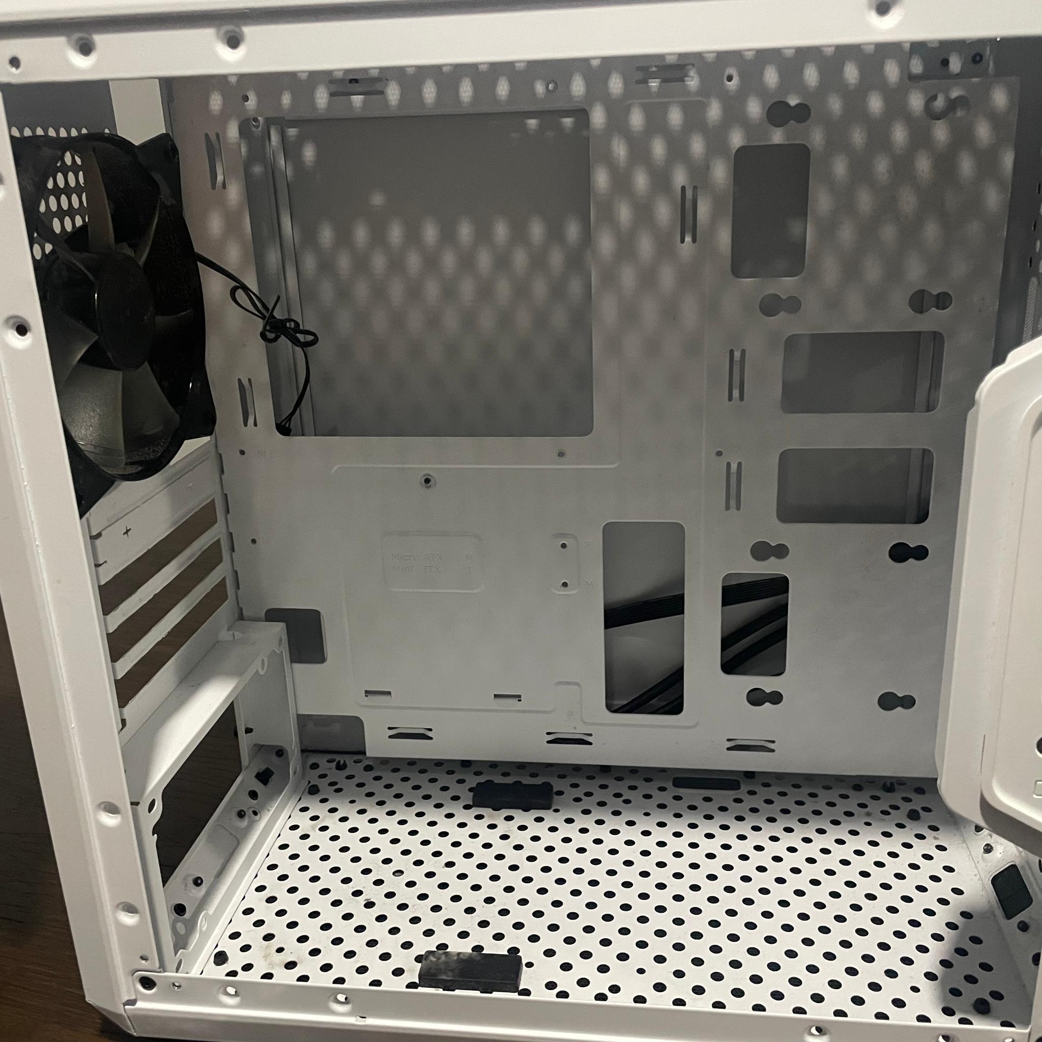 COOLERMASTER MASTER BOX Q300L “White”