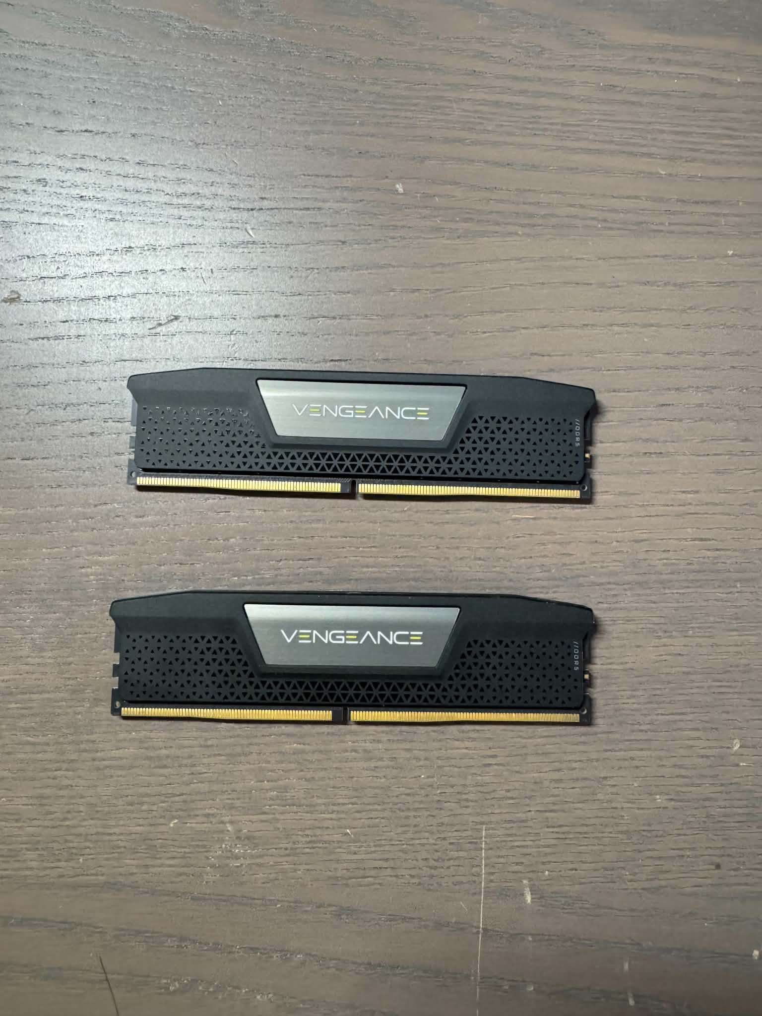 CORSAIR VENGEANCE DDR5 RAM 64GB (2x32GB) 6400 MHZ CL32