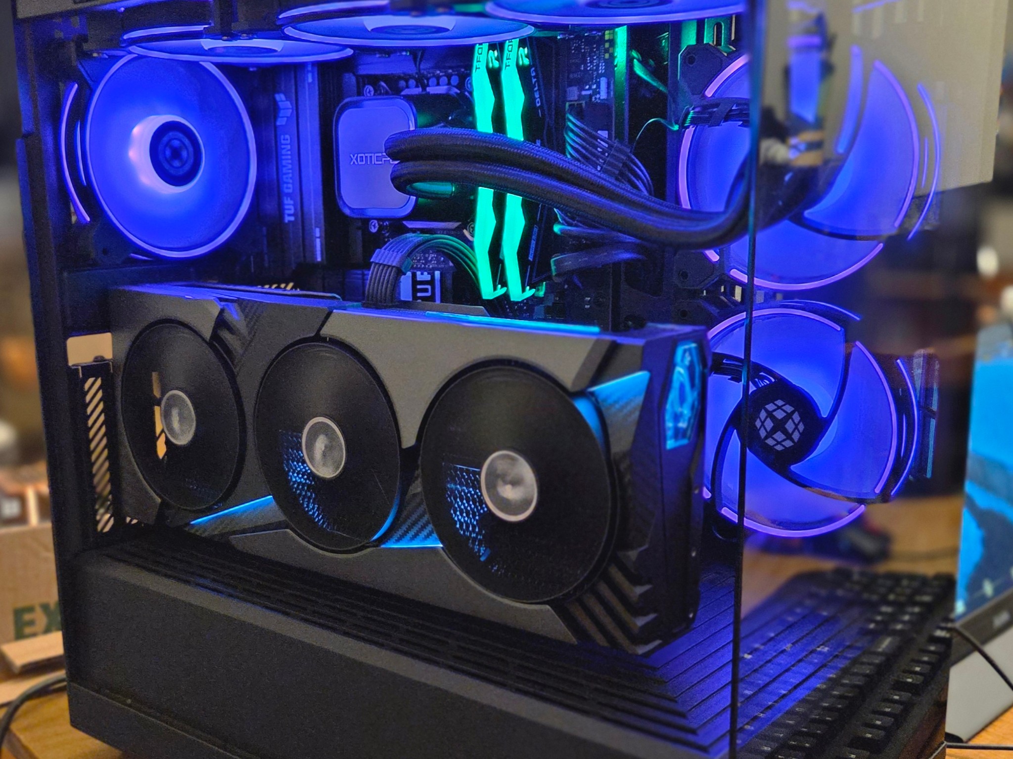 Y40 Ultimate — RTX 5070 Ti, Core Ultra 7 265K, 32GB DDR5, 2TB SSD