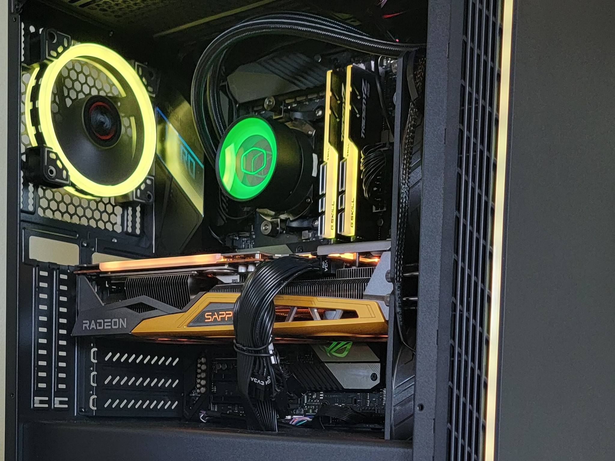 ASUS ROG X570 Crosshair VIII Hero AMD Ryzen 7 5800X Sapphire ToxicRX6900XT 16GB