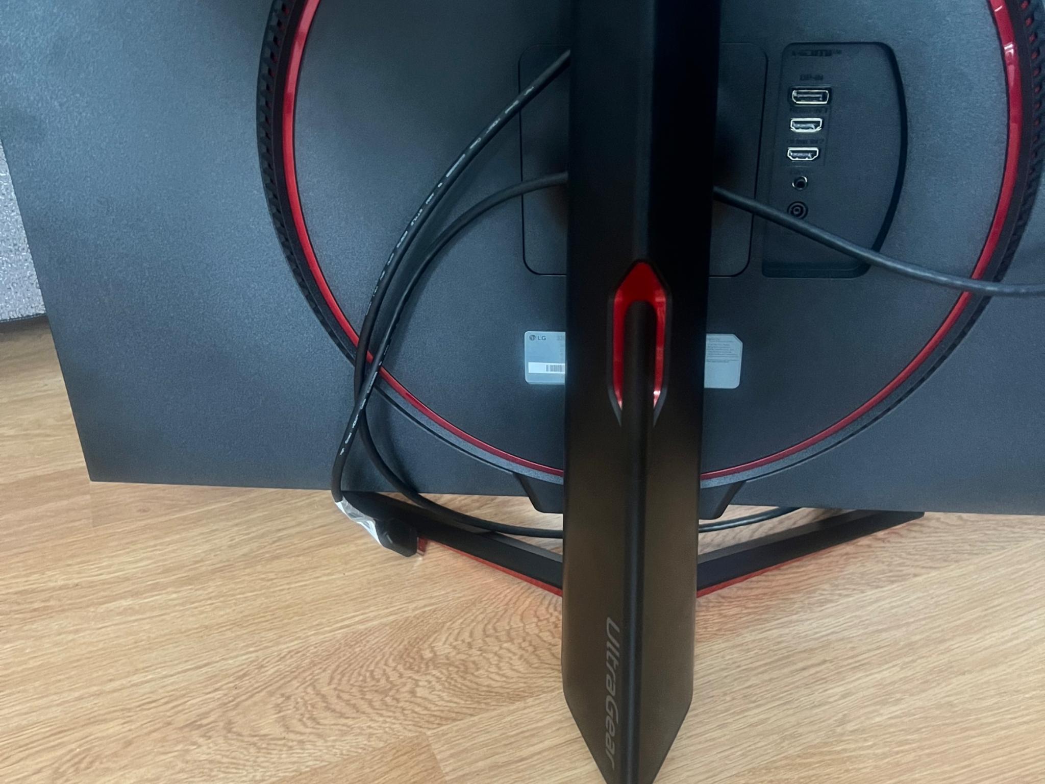 LG UltraGear GN550-B 32-Inch Gaming Monitor - 165Hz Refresh, 1ms Response, 1080p Resolution”