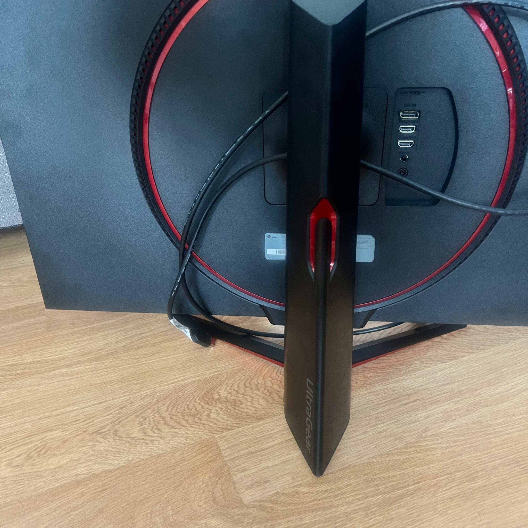 LG UltraGear GN550-B 32-Inch Gaming Monitor - 165Hz Refresh, 1ms Response, 1080p Resolution”