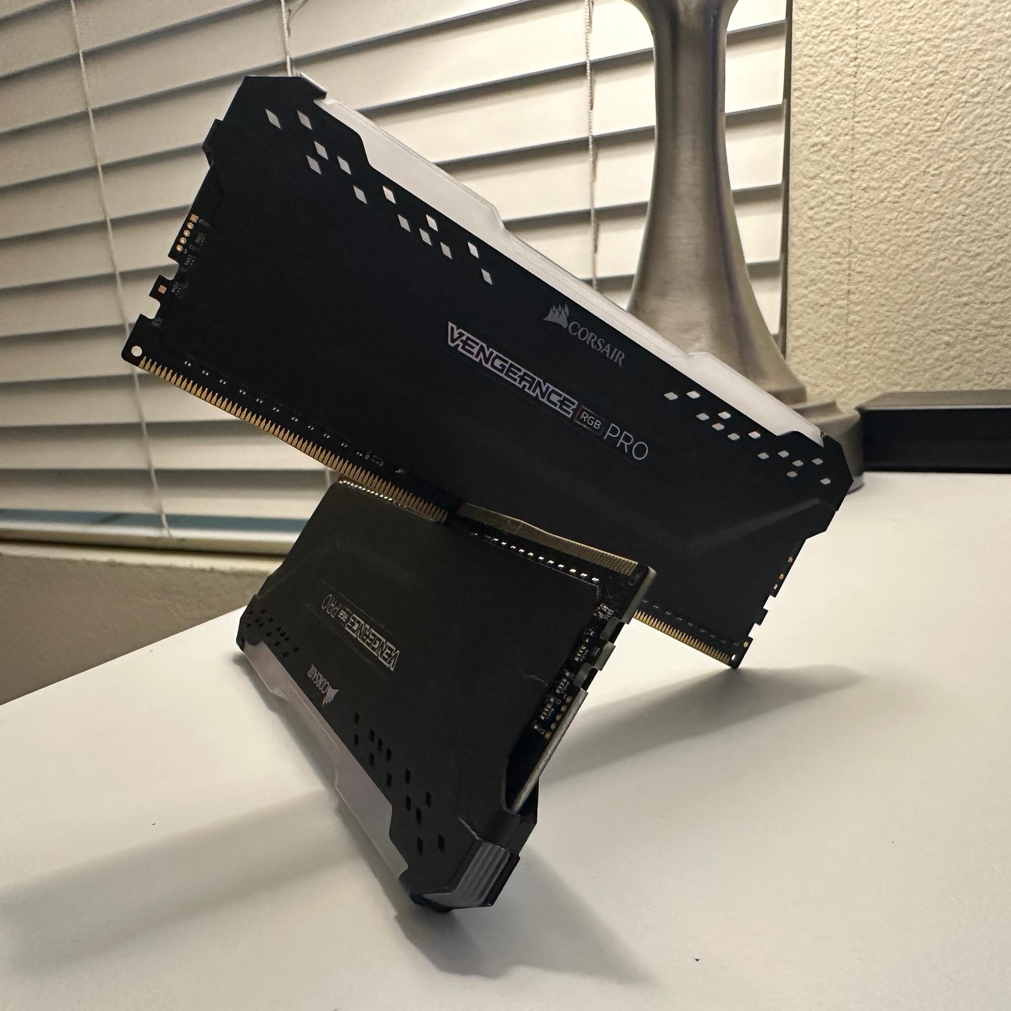 Corsair Vengeance RGB Pro 16 GB DDR4 3000 Mhz (OOW)