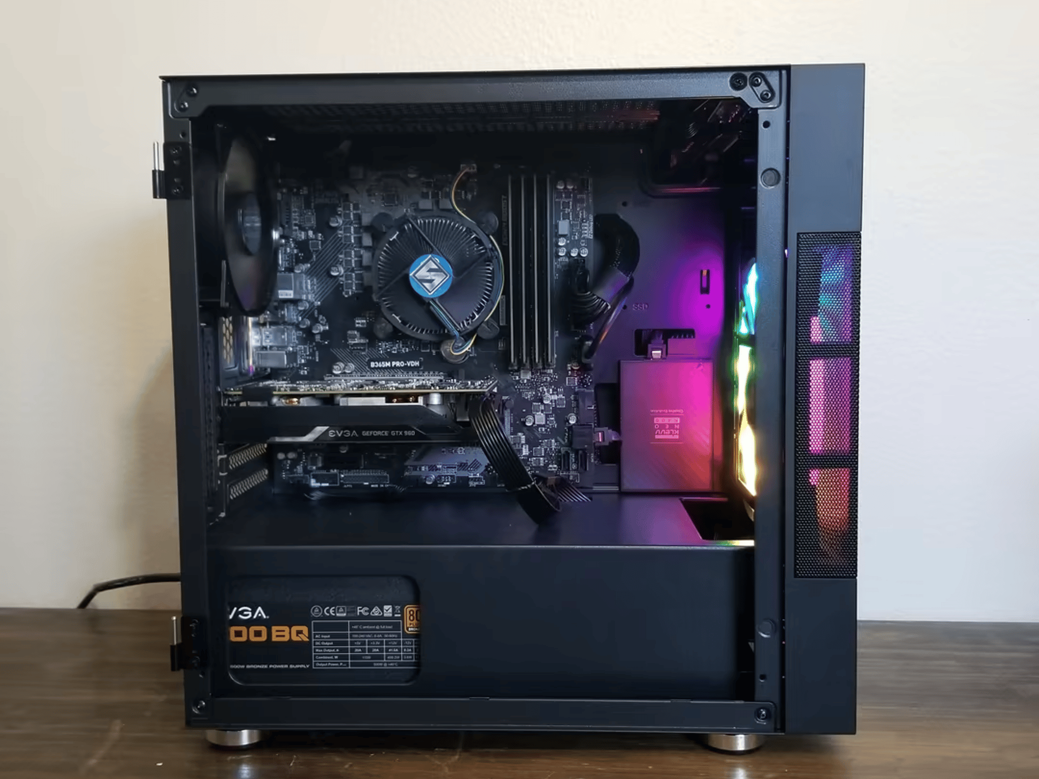 Intel Core i3 8300 // EVGA GeForce GTX 960 2G // Crucial 4x4 16GB // 480GB SSD