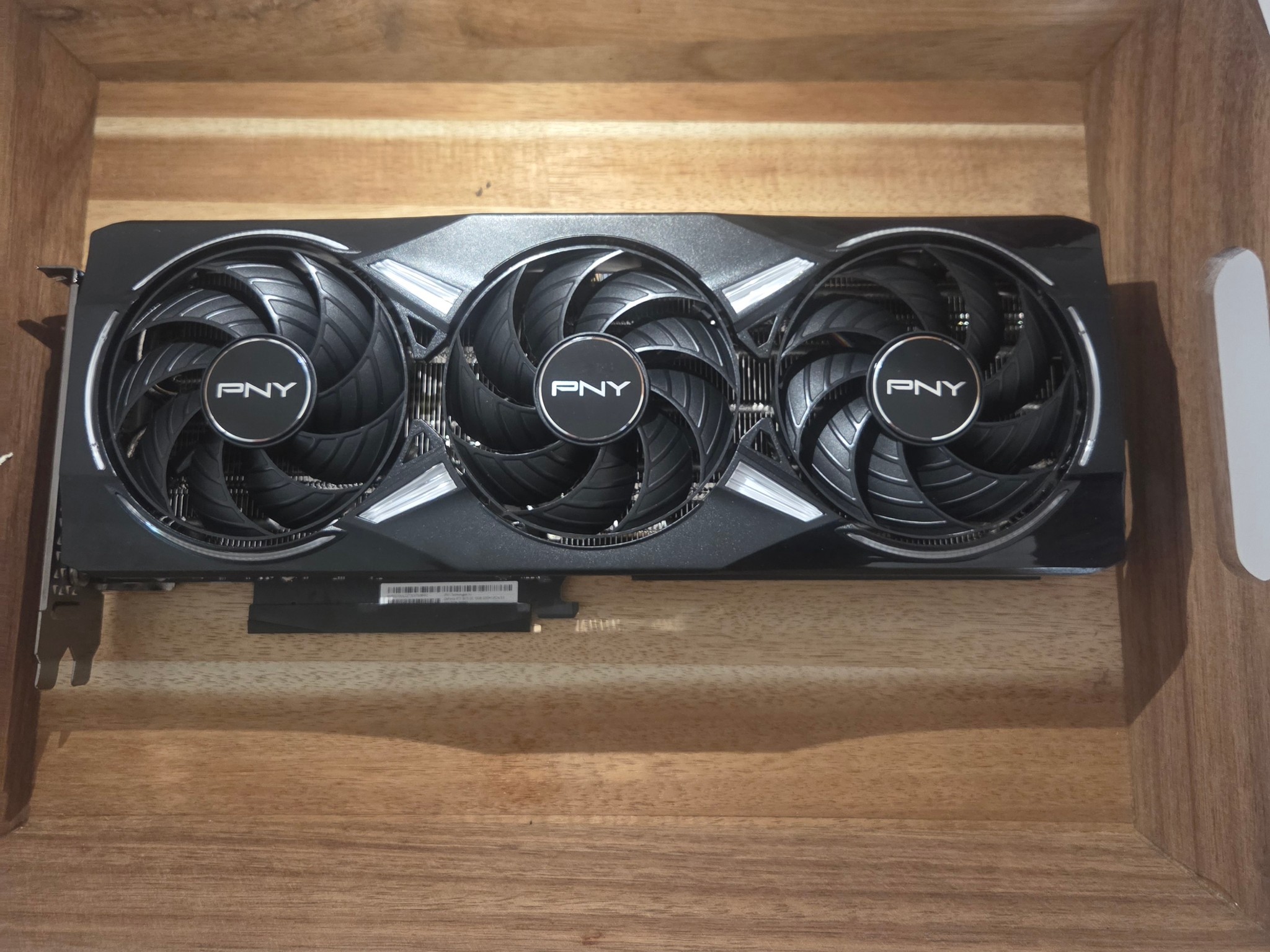 PNY GeForce RTX 5070 ARGB EPIC-X RGB OC Triple Fan