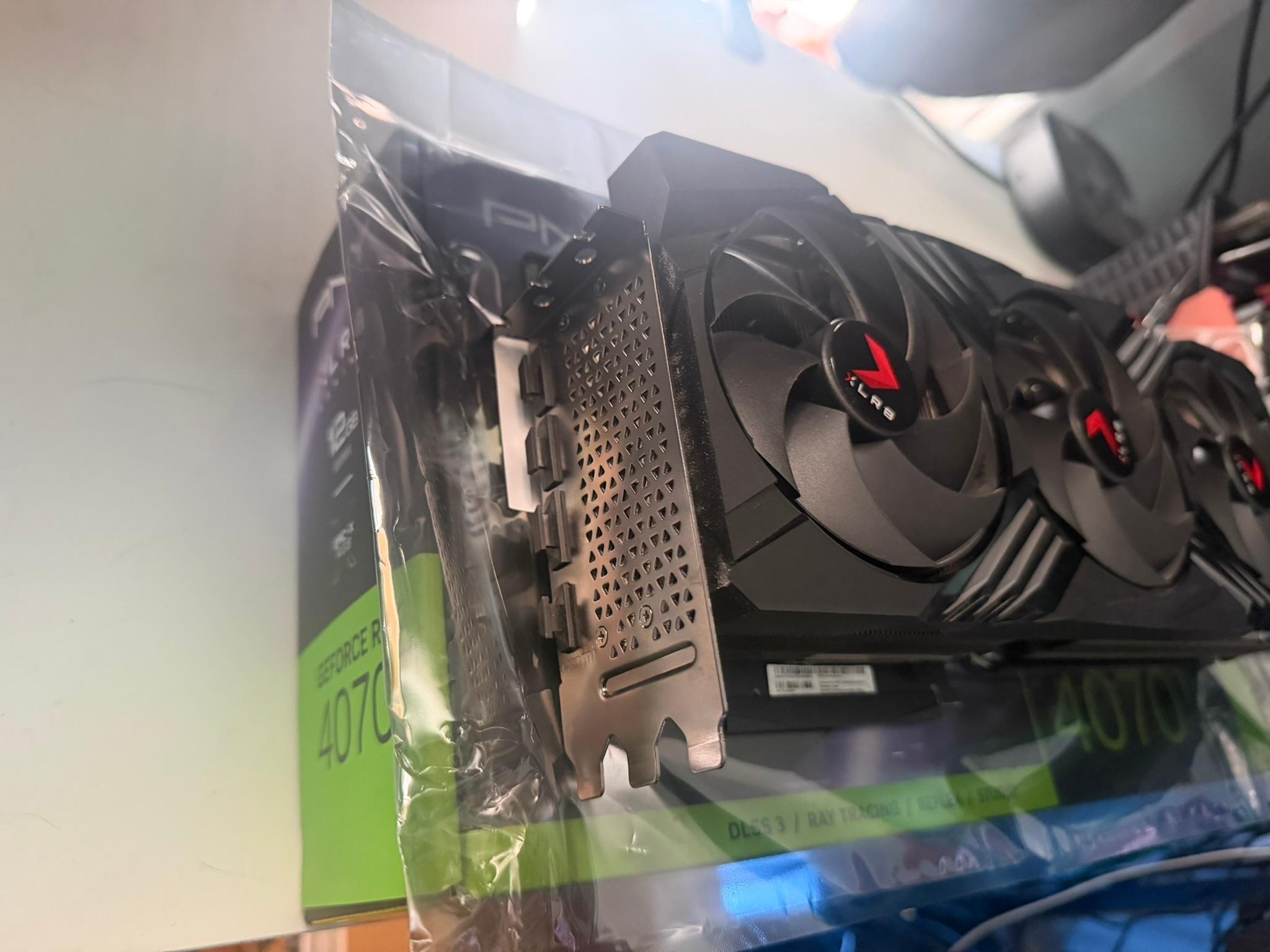 PNY XLR8 Gaming VERTO EPIC-X RGB GeForce RTX 4070 Ti