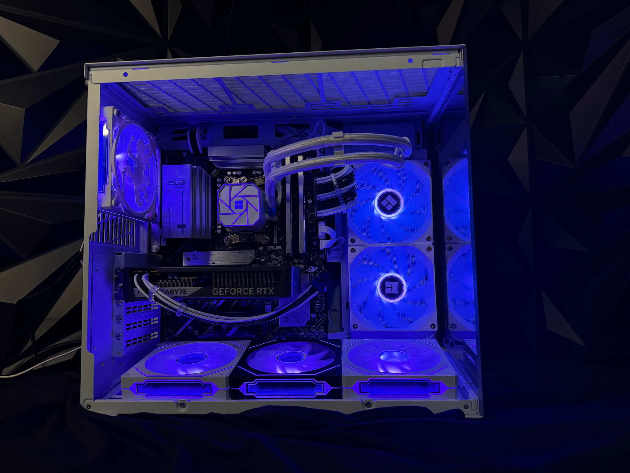 🏴‍☠️ Luffy Gear 5 🏴‍☠️ Ryzen 5 9600X|  RTX 5060| 32 GB DDR5| 1 TB NVMe