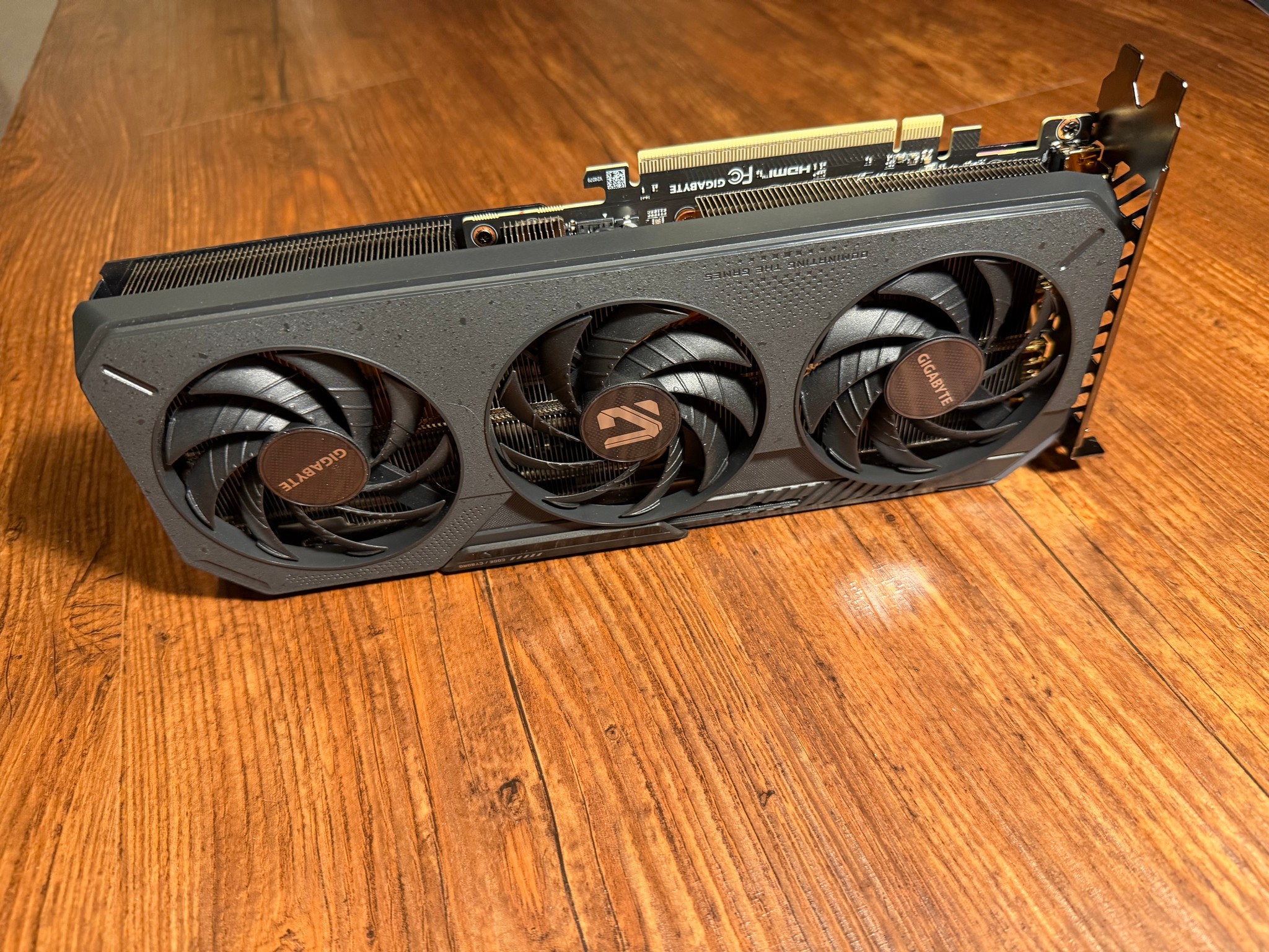 Gigabyte GAMING OC RX 9060XT 16gb