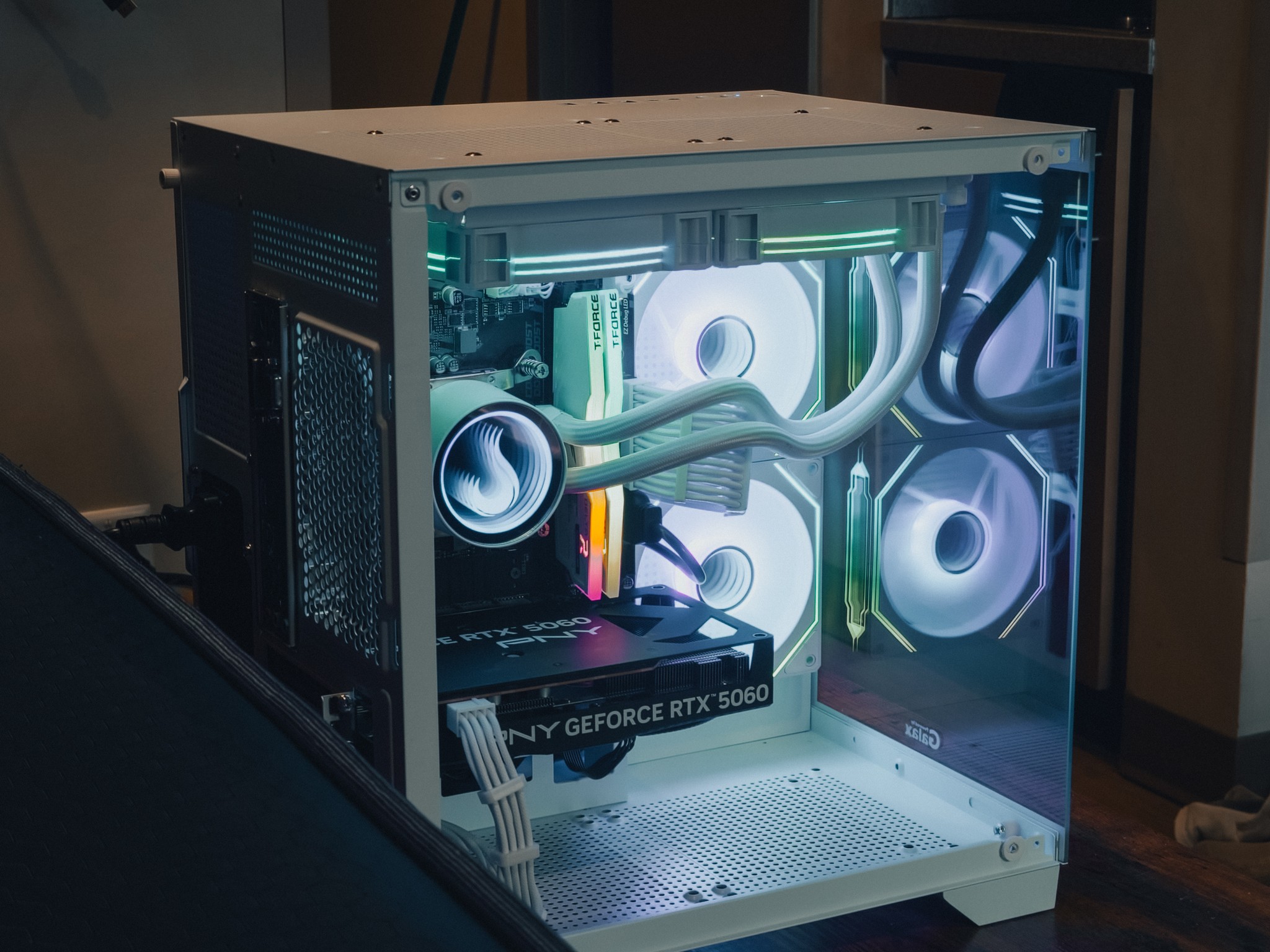 🤍 White RGB Gaming PC – RTX 5060 | i5-10400F | 16GB DDR4 | 512GB NVMe 🤍