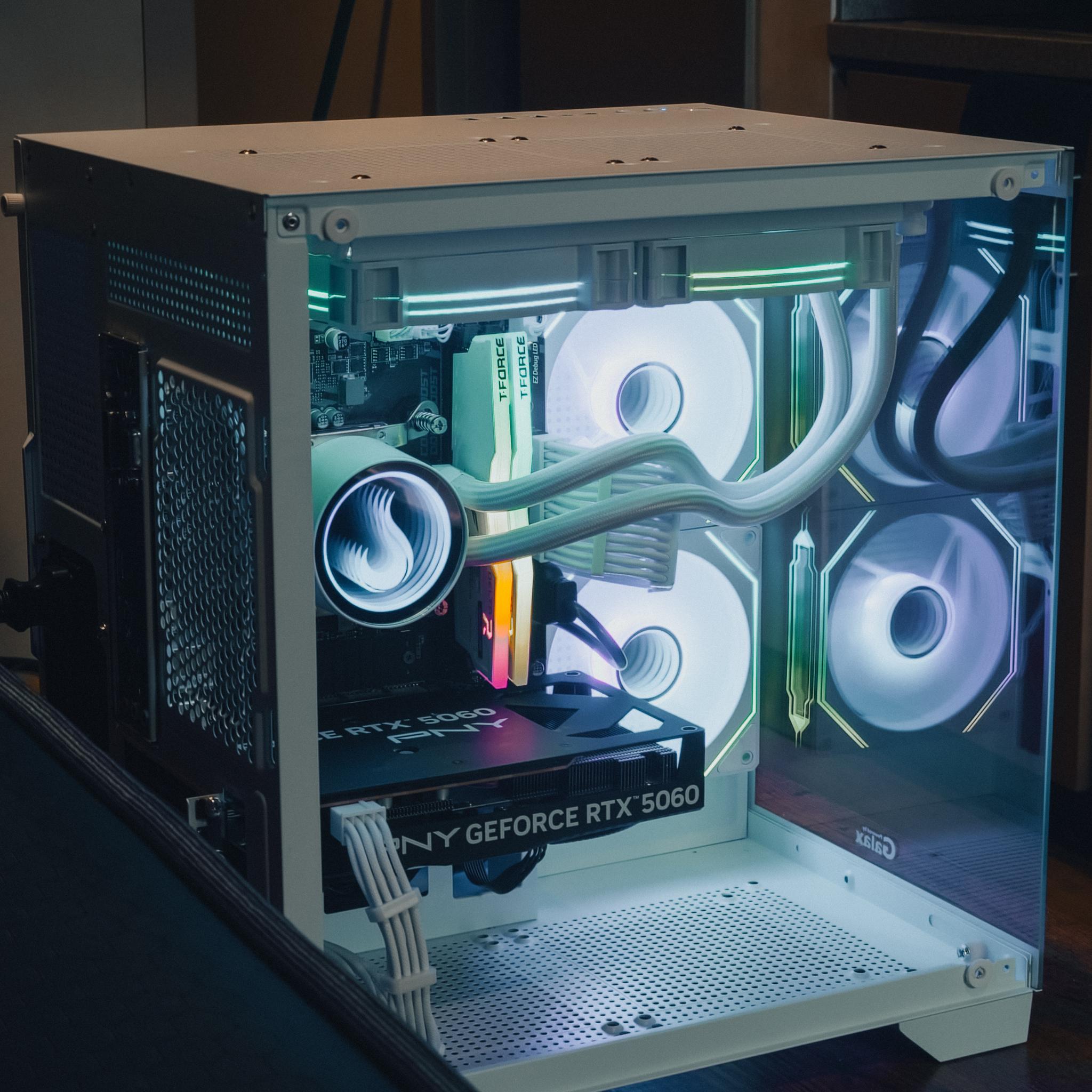 🤍 White RGB Gaming PC – RTX 5060 | i5-10400F | 16GB DDR4 | 512GB NVMe 🤍