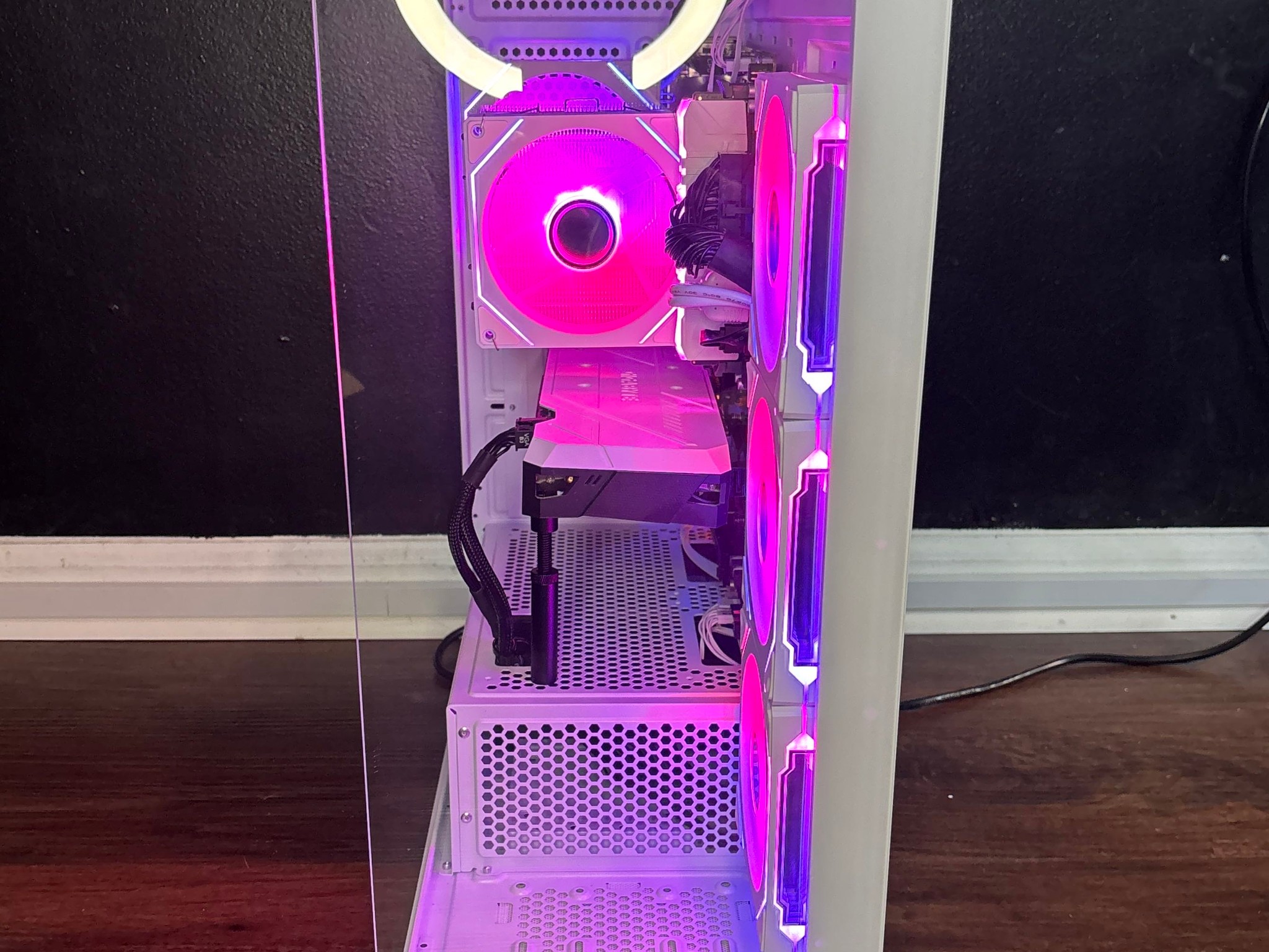 White Gaming PC (GTX 1660 Super 6GB + Intel Core I5-8500 + 16GB DDR4 + SSD)