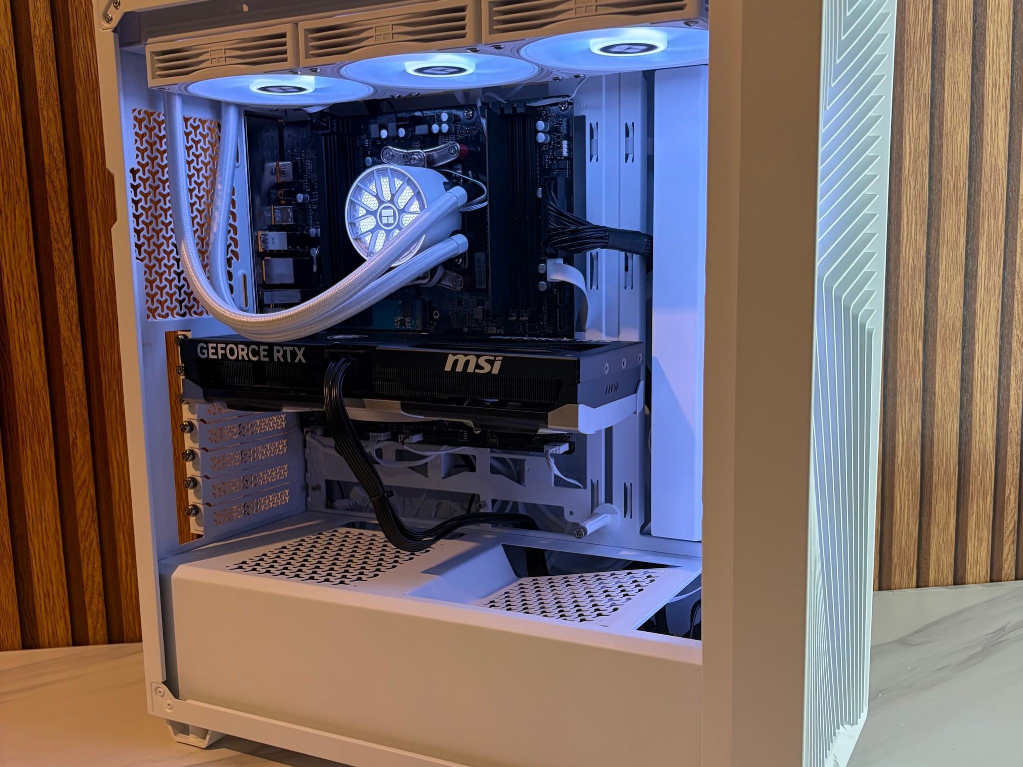 RTX 5070 |  RYZEN 7 7800X3D | 16GB DDR5 | 750w PSU | 2TB NVME | 360MM AIO