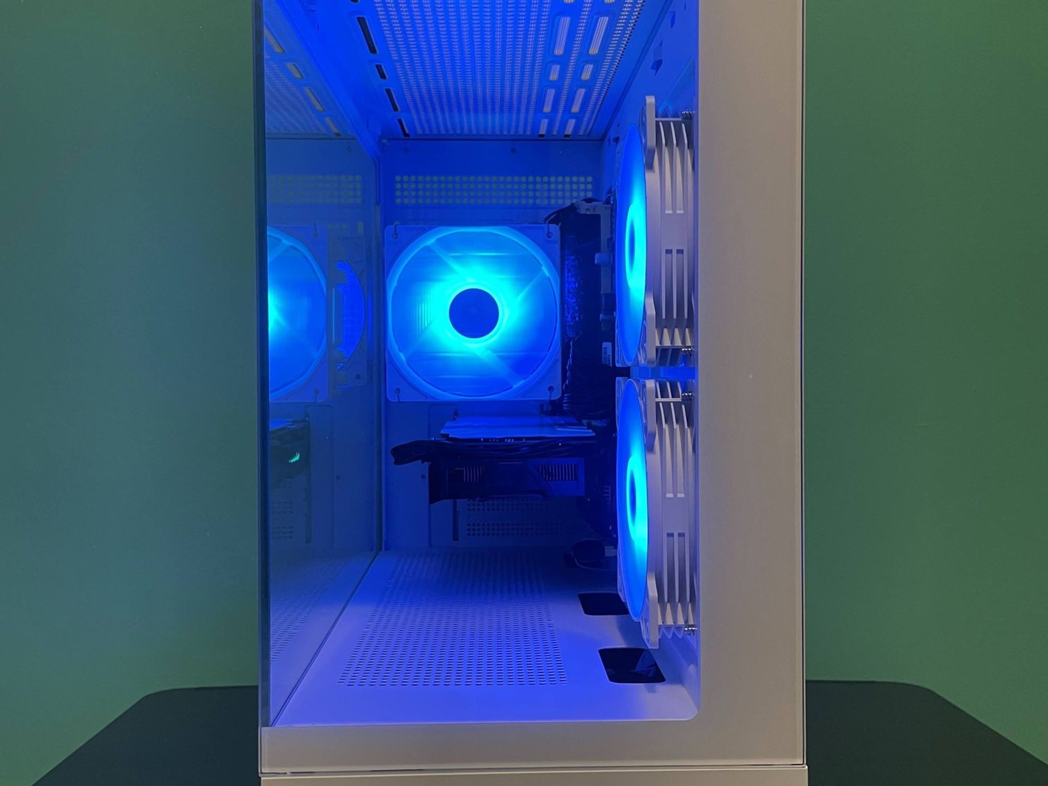 Custom White Glass Gaming PC | Intel i7 / AMD RX580 / 8GB / 1.1TB Win 11 Pro + Wi-Fi