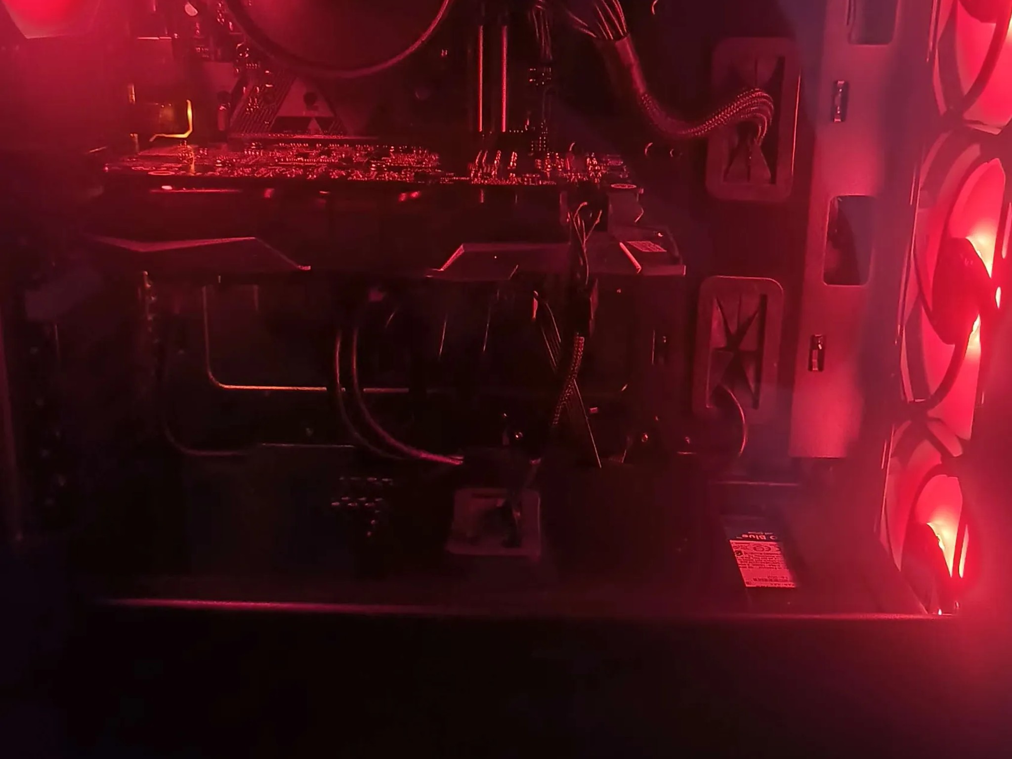 The Hammer ~ I5-9400F ~ GTX 1060 6GB ~ 16GB DDR4 3200Mhz ~ 256GB SSD ~ 2, 500GB HDD ~ ARGB