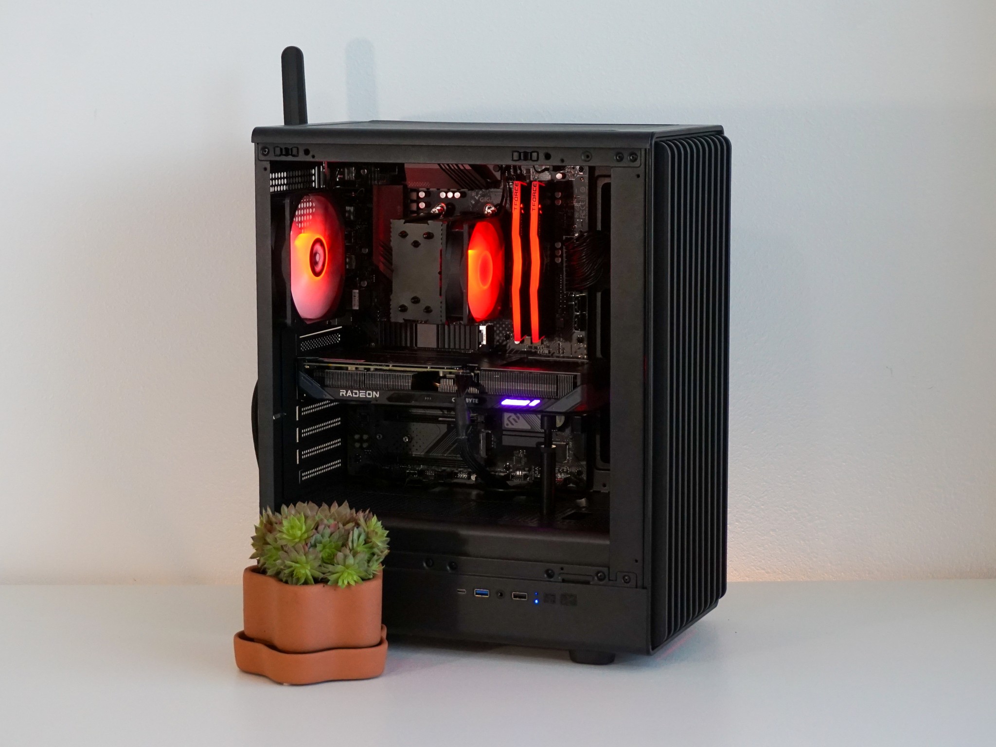 JOY - Ryzen 7 5800X / RX 9060 XT 8GB / 32GB RAM DDR4-3600 / 1TB NVMe SSD – Gaming PC
