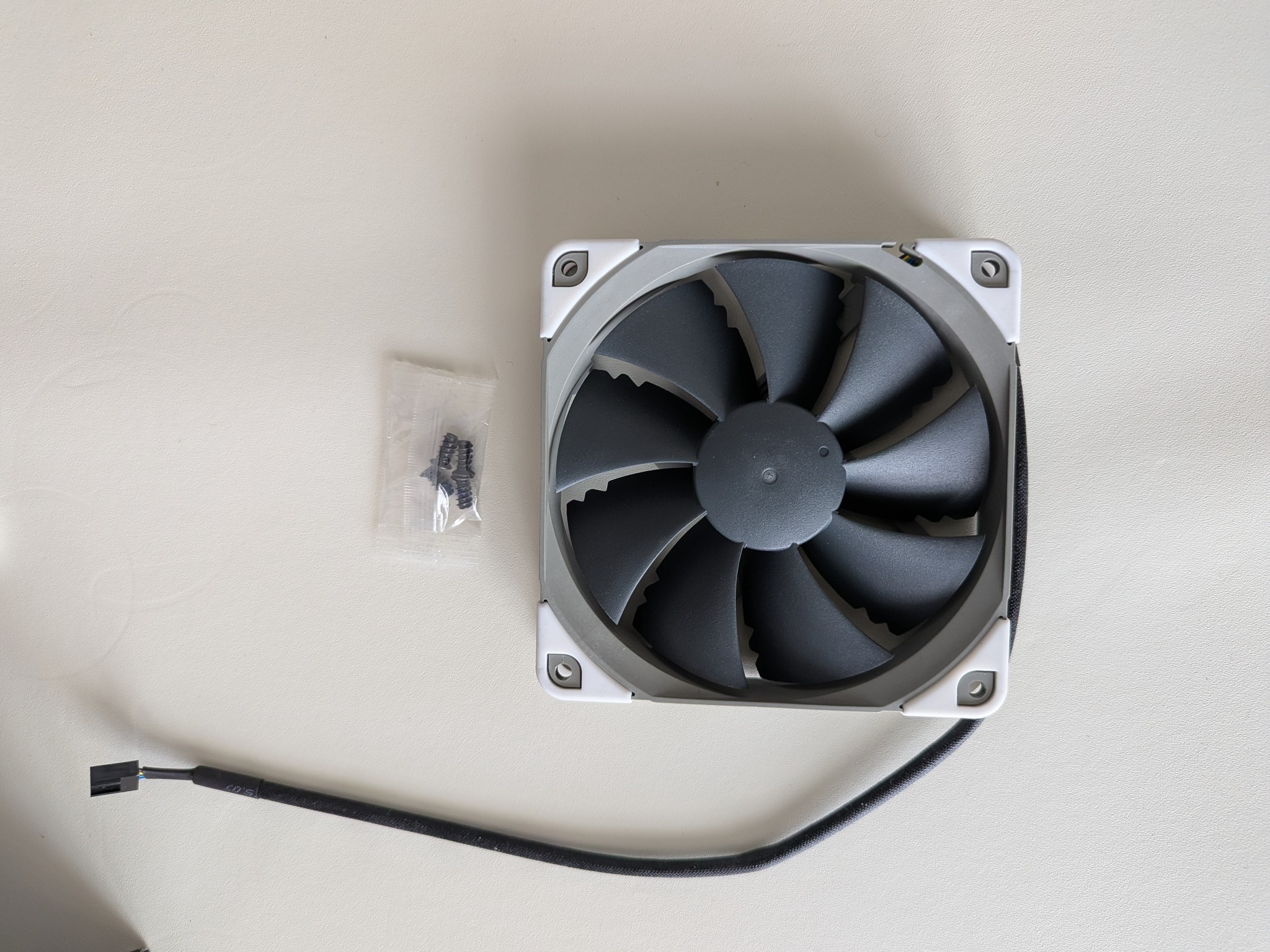 Super Flower MEGACOOL 120mm fan, Triple-Pack + Noctua NF-P12 + Thermalright TL-P9 92mm Case Fan