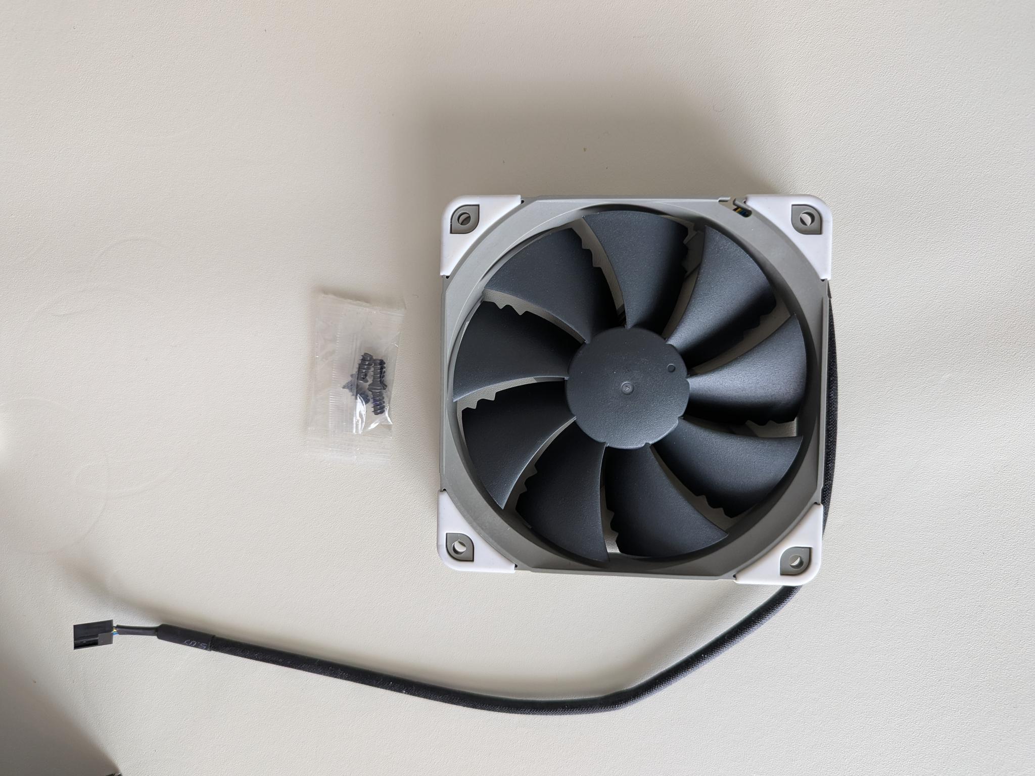 Super Flower MEGACOOL 120mm fan, Triple-Pack + Noctua NF-P12 + Thermalright TL-P9 92mm Case Fan