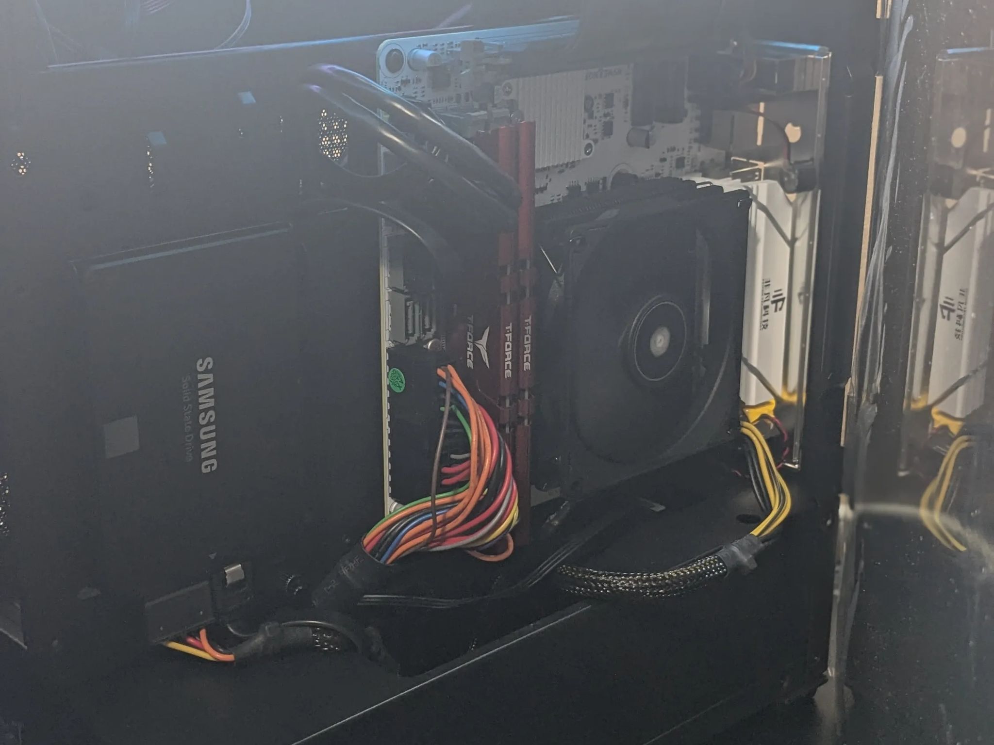 SLIM AM4 Upgrade Path | 160 FPS Fortnite | R5 1600, GTX 1070 Ti, 1TB SSD, ITX Case with RGB and Wifi